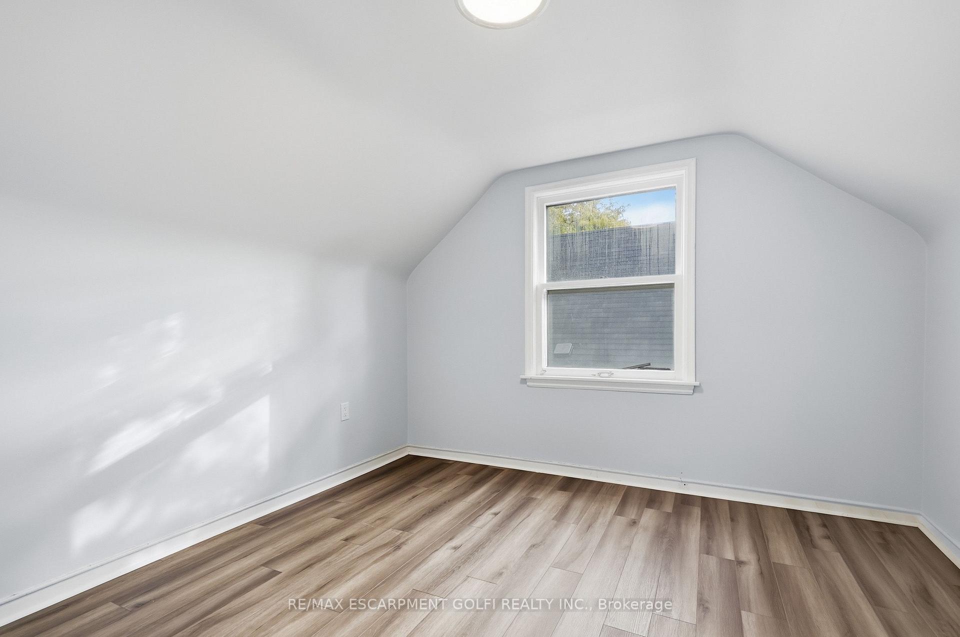 Photo 20 of 140 Auburn Avenue, Hamilton, Bartonville — HOMEH