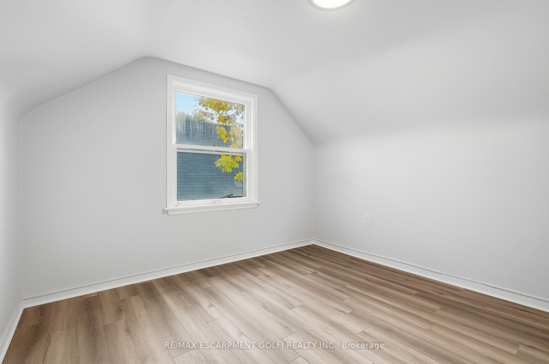 Photo 21 of 140 Auburn Avenue, Hamilton, Bartonville — HOMEH