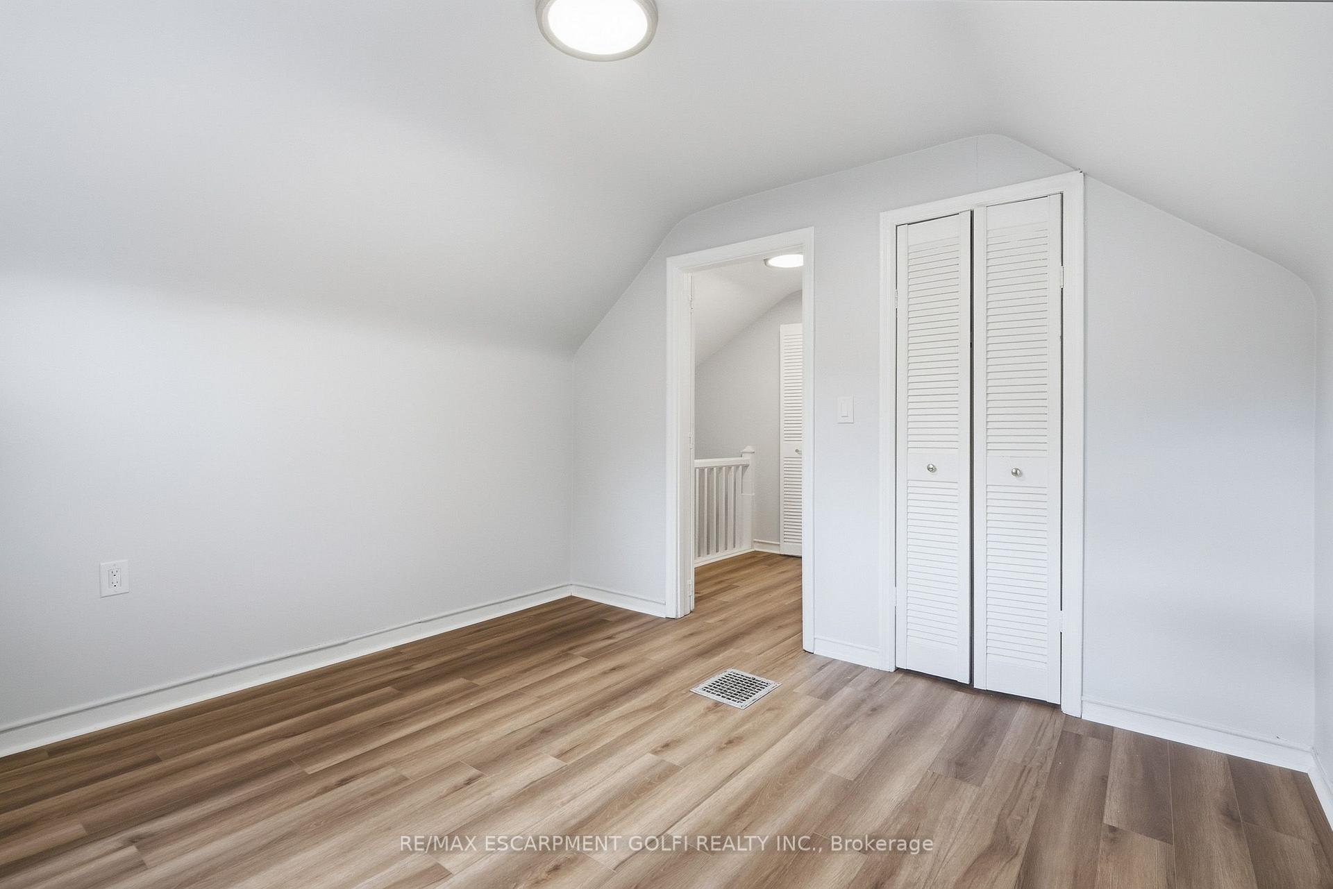 Photo 22 of 140 Auburn Avenue, Hamilton, Bartonville — HOMEH