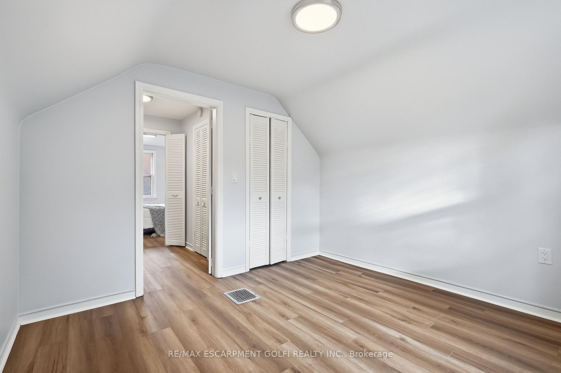 Photo 23 of 140 Auburn Avenue, Hamilton, Bartonville — HOMEH