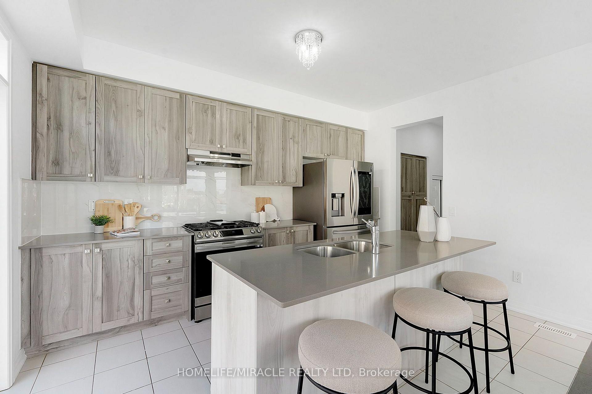 Photo 15 of 161 Freedom Crescent, Hamilton, Mount Hope — HOMEH