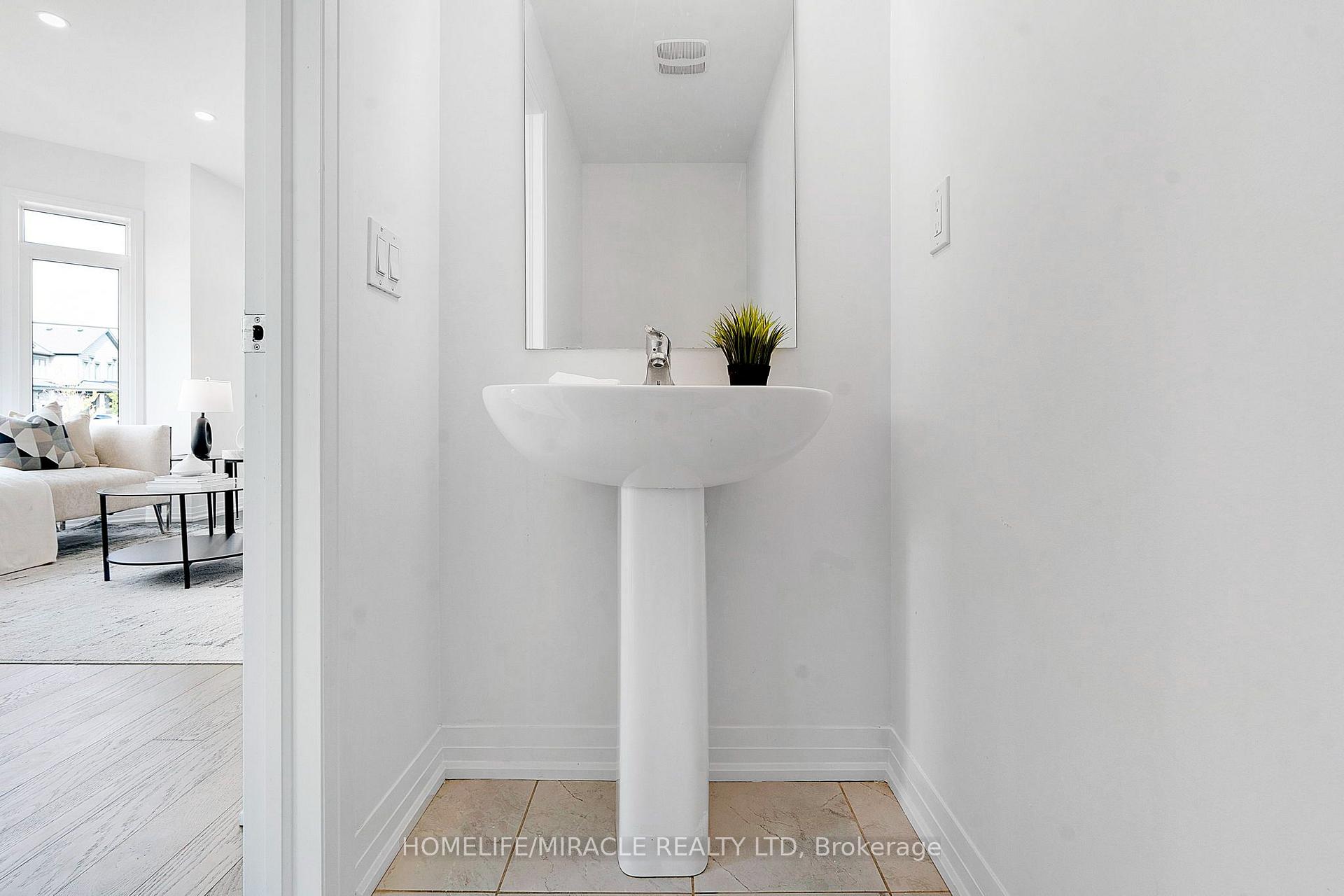 Photo 18 of 161 Freedom Crescent, Hamilton, Mount Hope — HOMEH