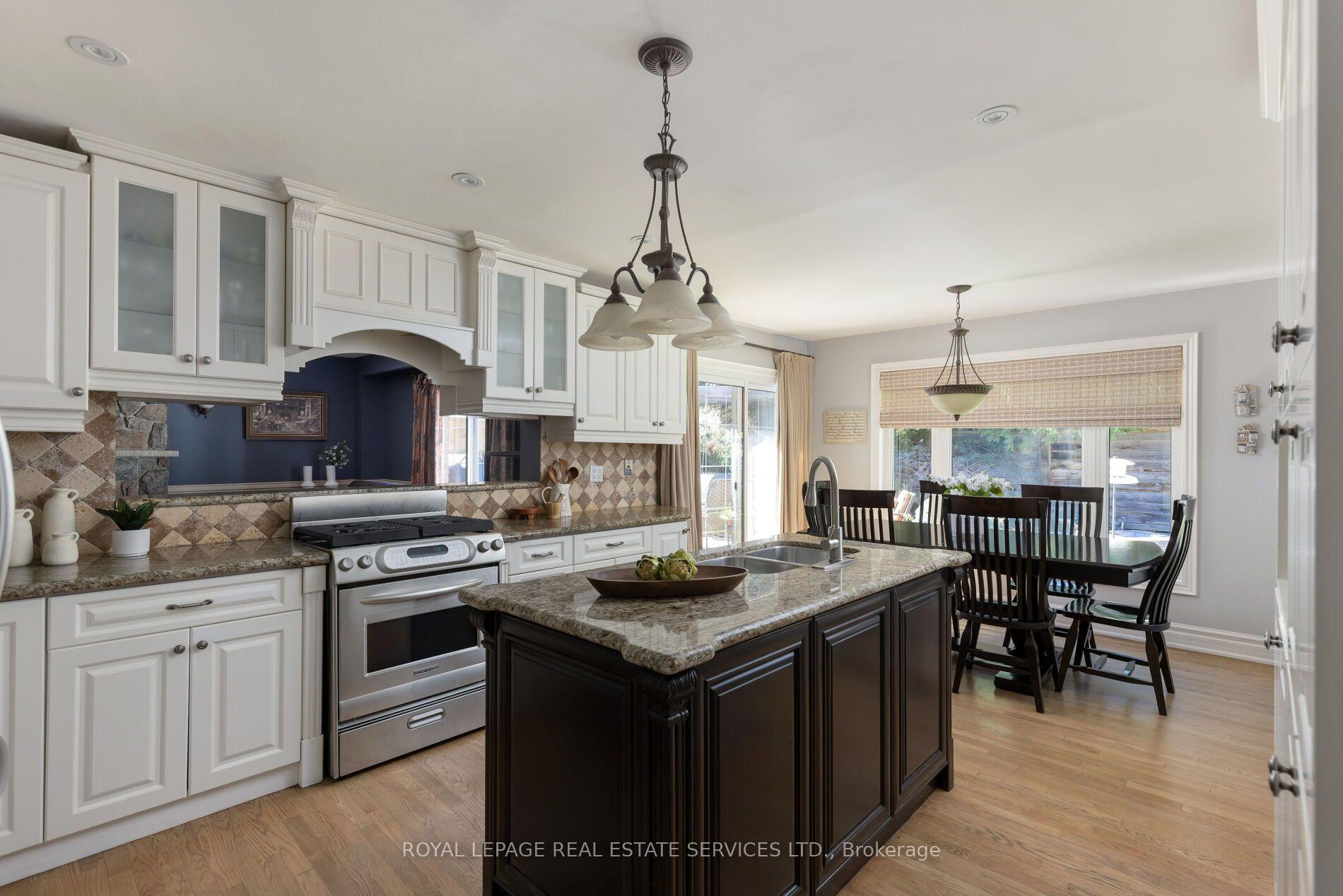 Photo 9 of 4279 Bridlepath Trail, Mississauga, Erin Mills — HOMEH