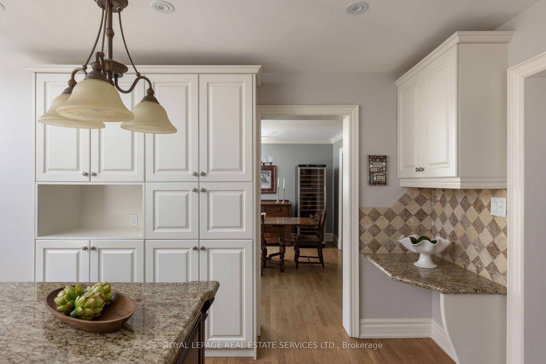 Photo 11 of 4279 Bridlepath Trail, Mississauga, Erin Mills — HOMEH