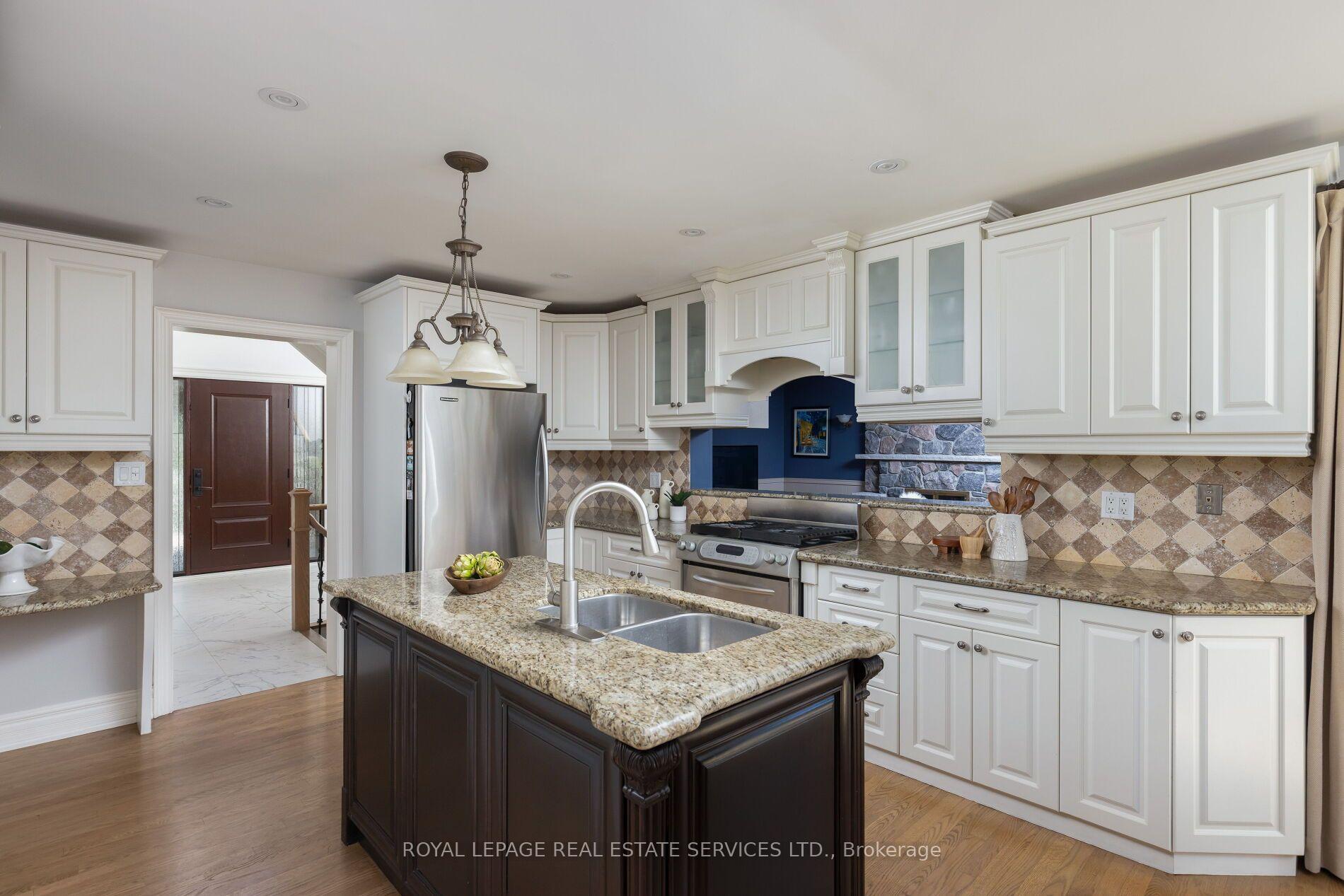 Photo 14 of 4279 Bridlepath Trail, Mississauga, Erin Mills — HOMEH