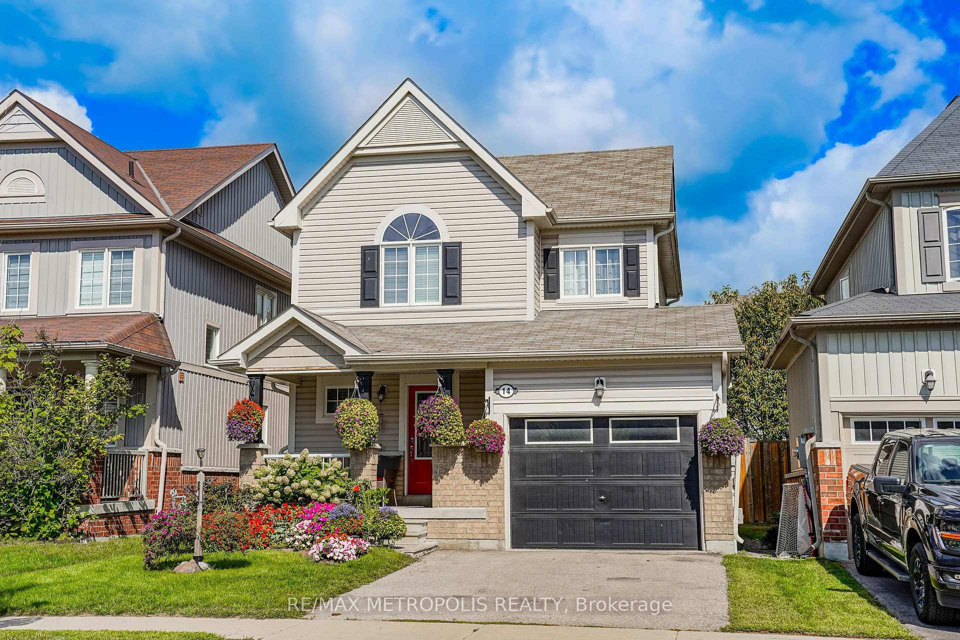 Photo 2 of 14 Richard Davies Crescent, Clarington, Bowmanville — HOMEH
