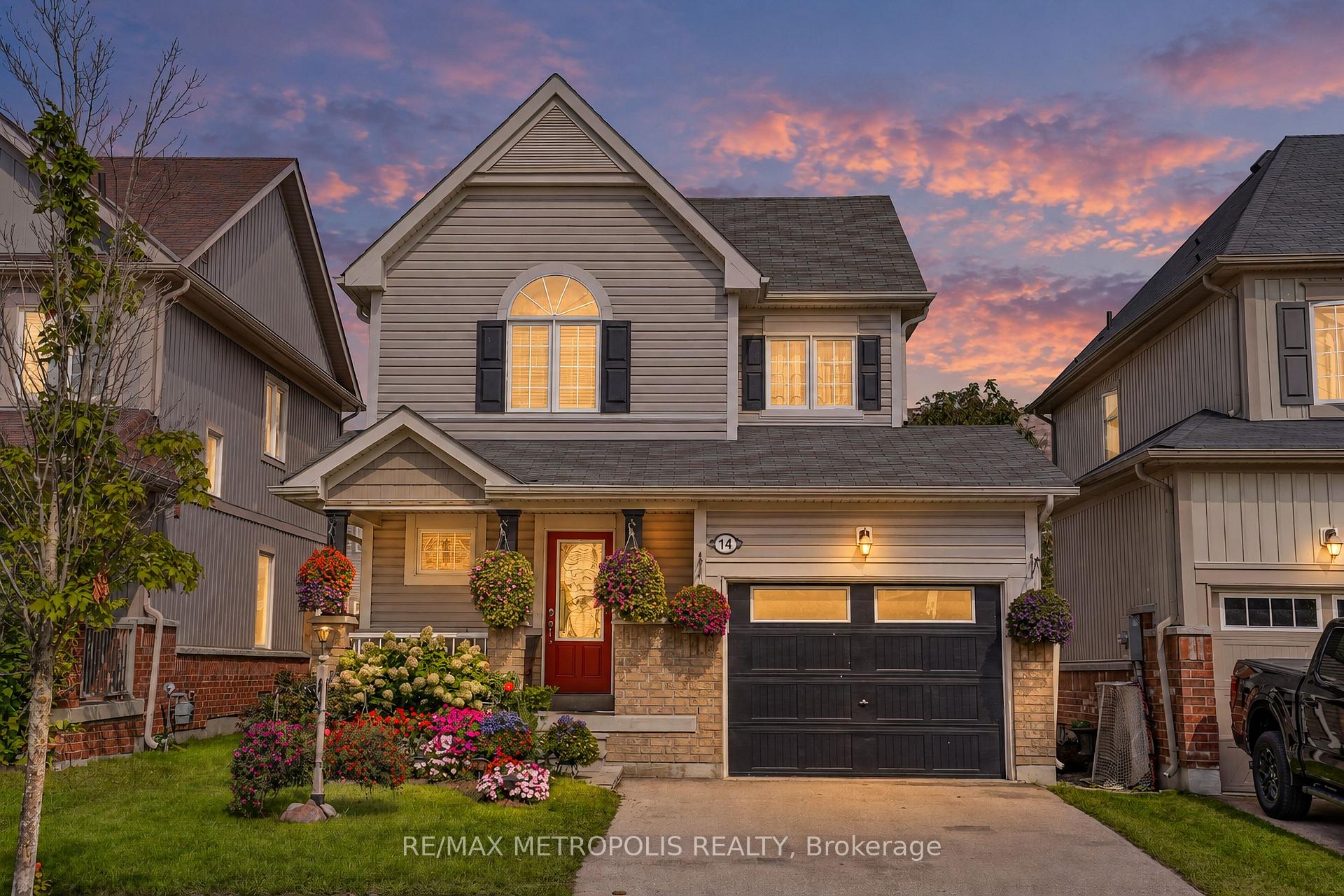 Photo 3 of 14 Richard Davies Crescent, Clarington, Bowmanville — HOMEH
