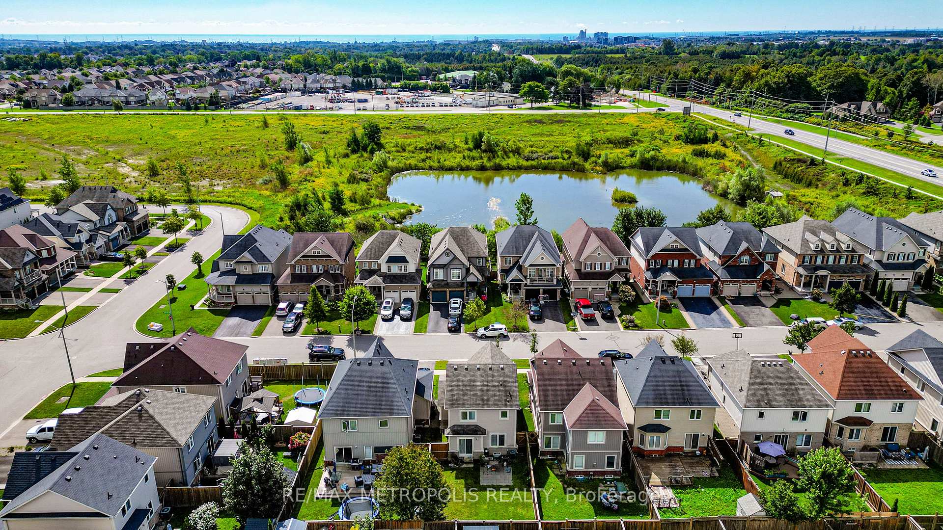 Photo 10 of 14 Richard Davies Crescent, Clarington, Bowmanville — HOMEH