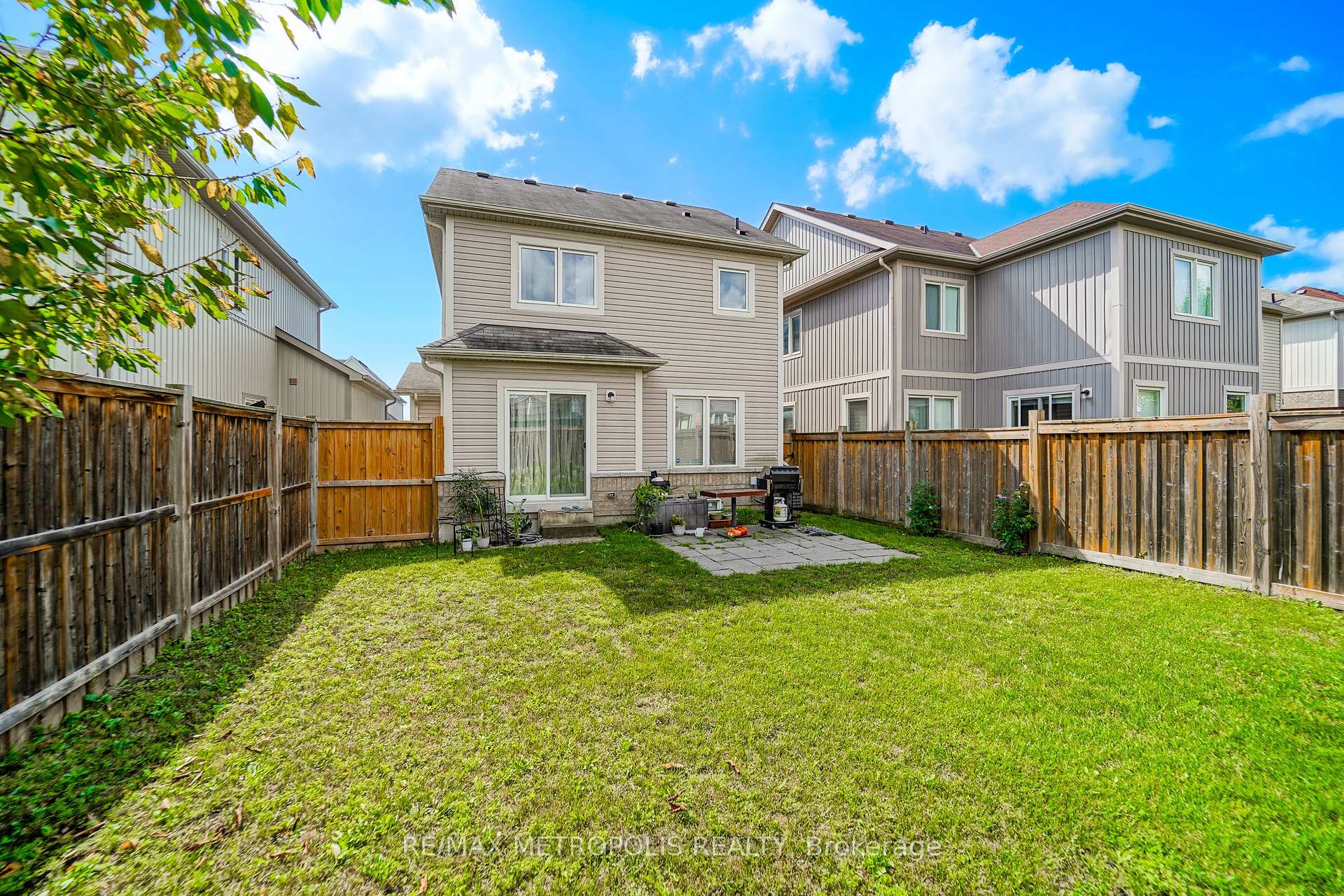 Photo 15 of 14 Richard Davies Crescent, Clarington, Bowmanville — HOMEH