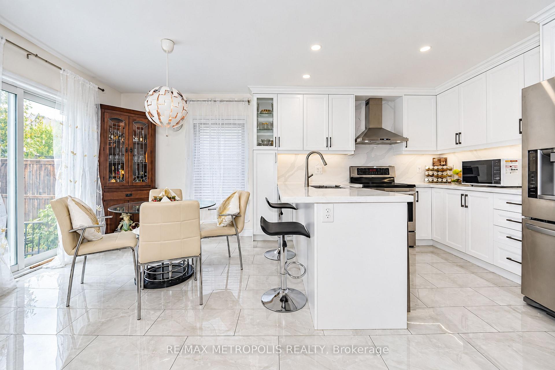 Photo 25 of 14 Richard Davies Crescent, Clarington, Bowmanville — HOMEH