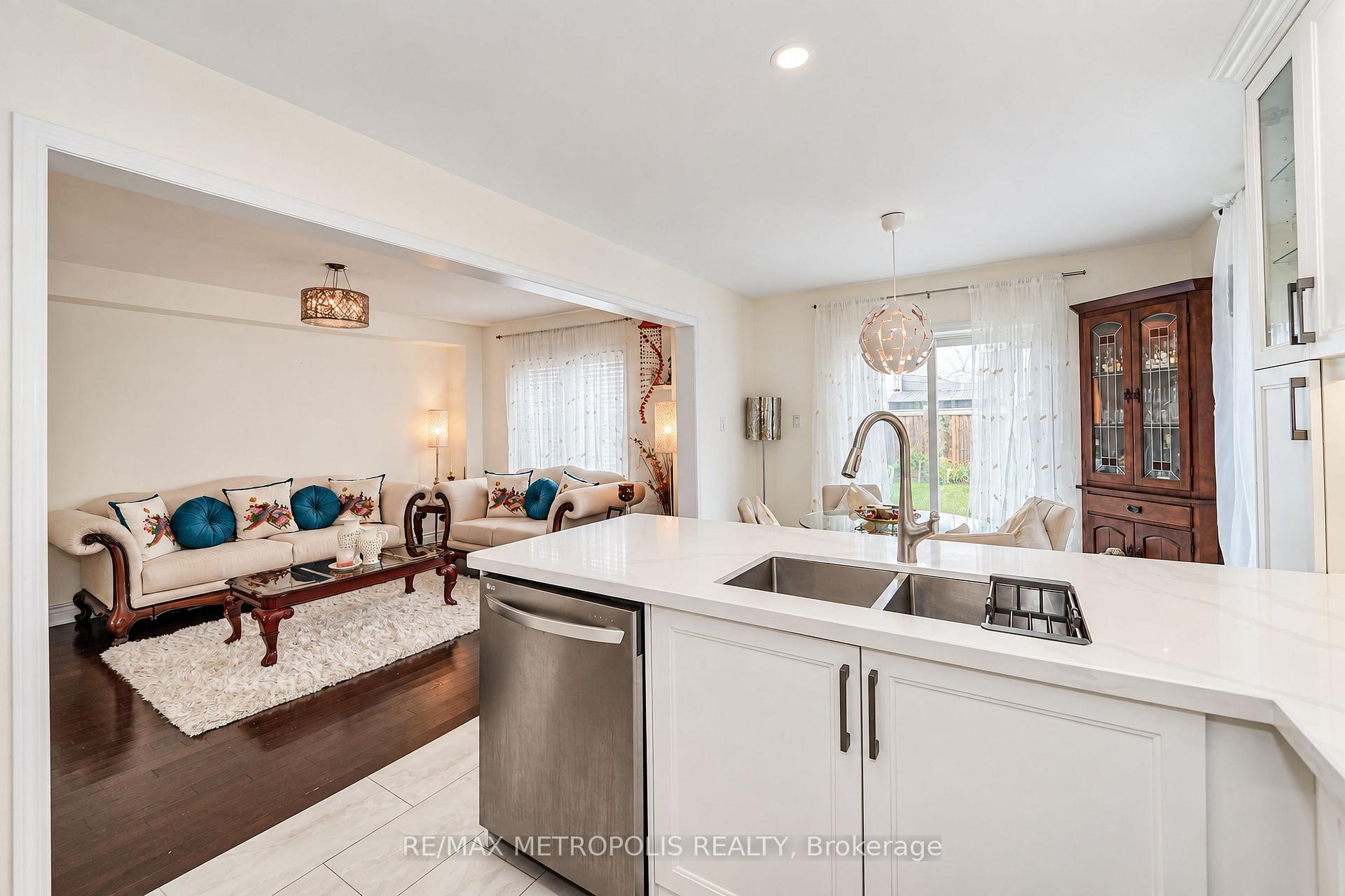Photo 30 of 14 Richard Davies Crescent, Clarington, Bowmanville — HOMEH