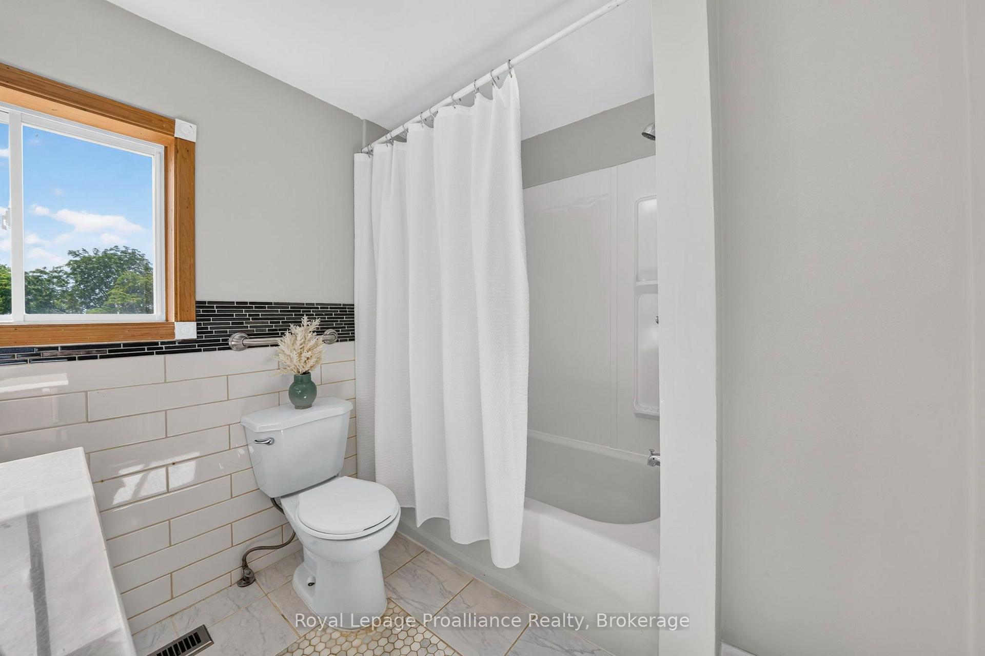 Photo 20 of 346 Gore Road, Prince Edward County, Ameliasburg Ward — HOMEH