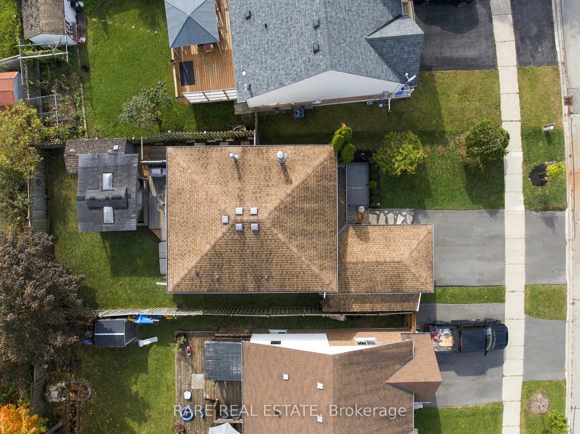 Photo 2 of 57 Fenwick Avenue, Clarington, Bowmanville — HOMEH