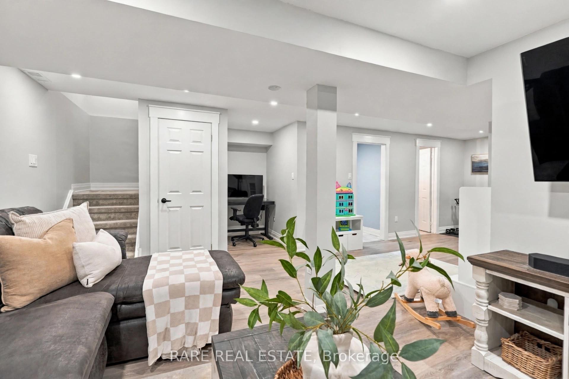 Photo 43 of 57 Fenwick Avenue, Clarington, Bowmanville — HOMEH