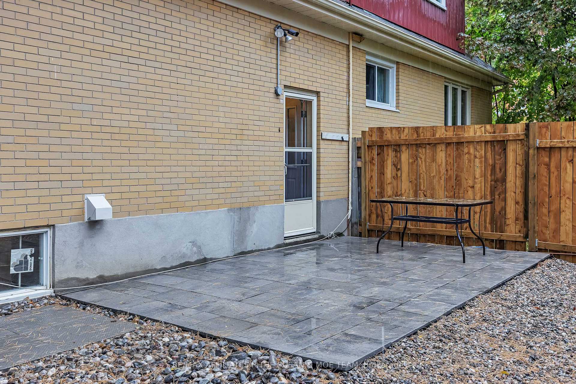 Photo 2 of 2131 Neepawa Avenue, Ottawa, Carlingwood — HOMEH
