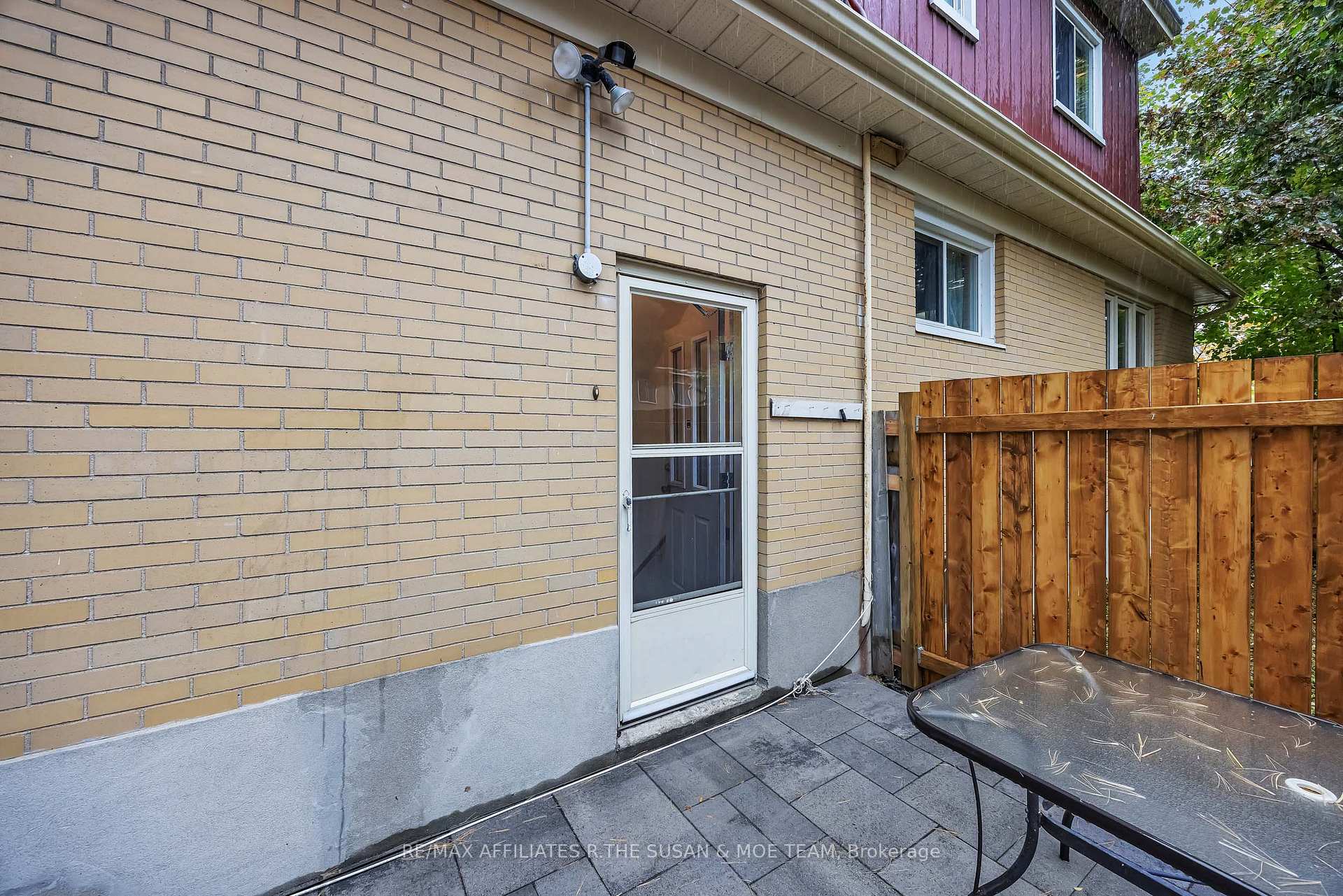 Photo 3 of 2131 Neepawa Avenue, Ottawa, Carlingwood — HOMEH