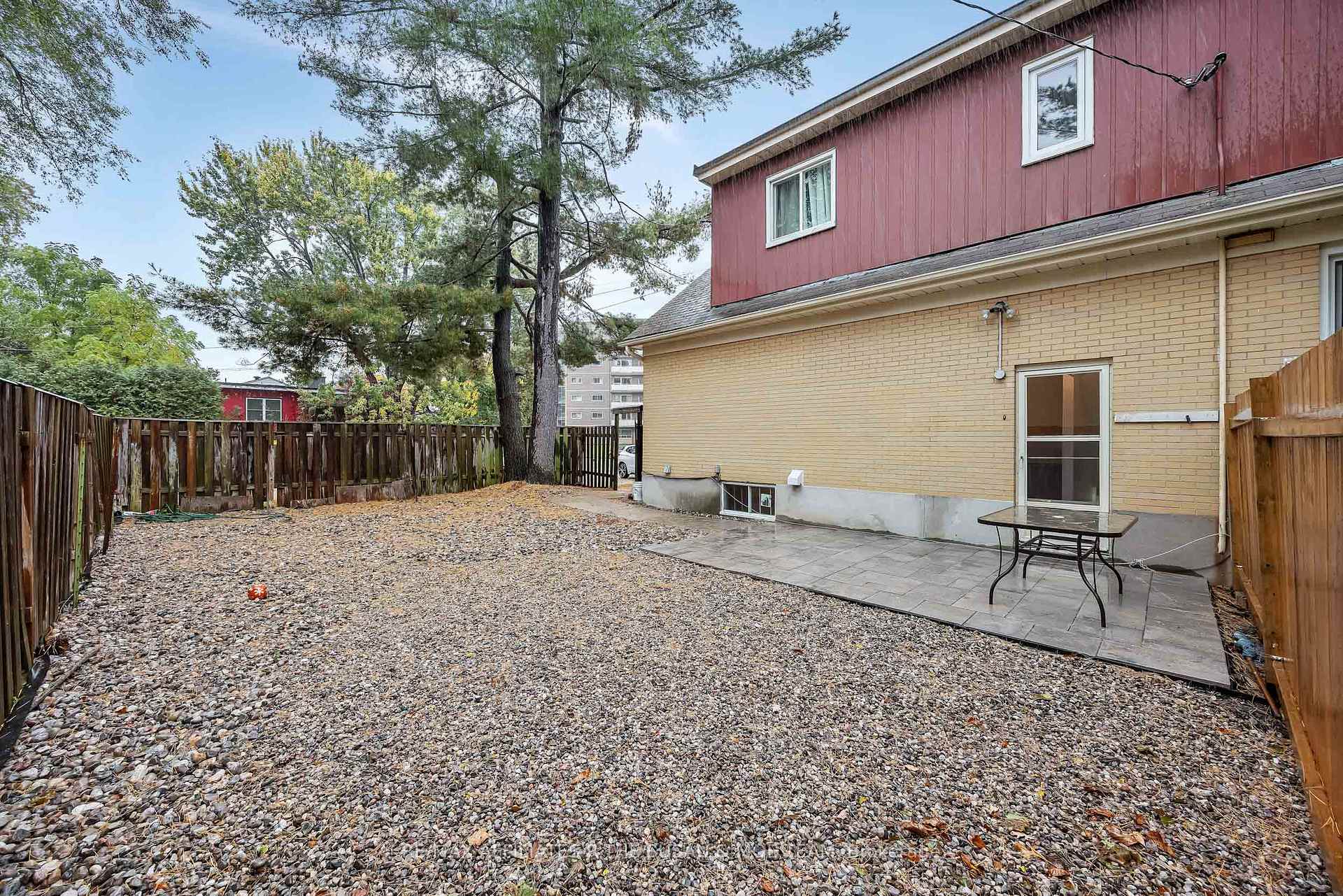 Photo 4 of 2131 Neepawa Avenue, Ottawa, Carlingwood — HOMEH