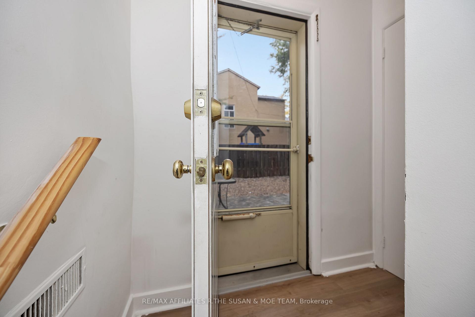 Photo 5 of 2131 Neepawa Avenue, Ottawa, Carlingwood — HOMEH