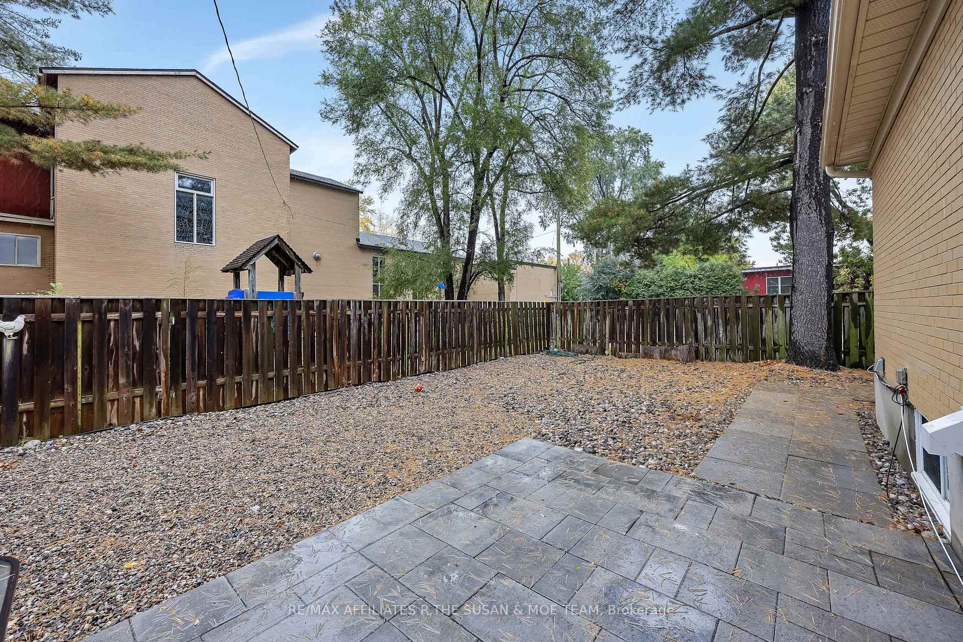 Photo 20 of 2131 Neepawa Avenue, Ottawa, Carlingwood — HOMEH