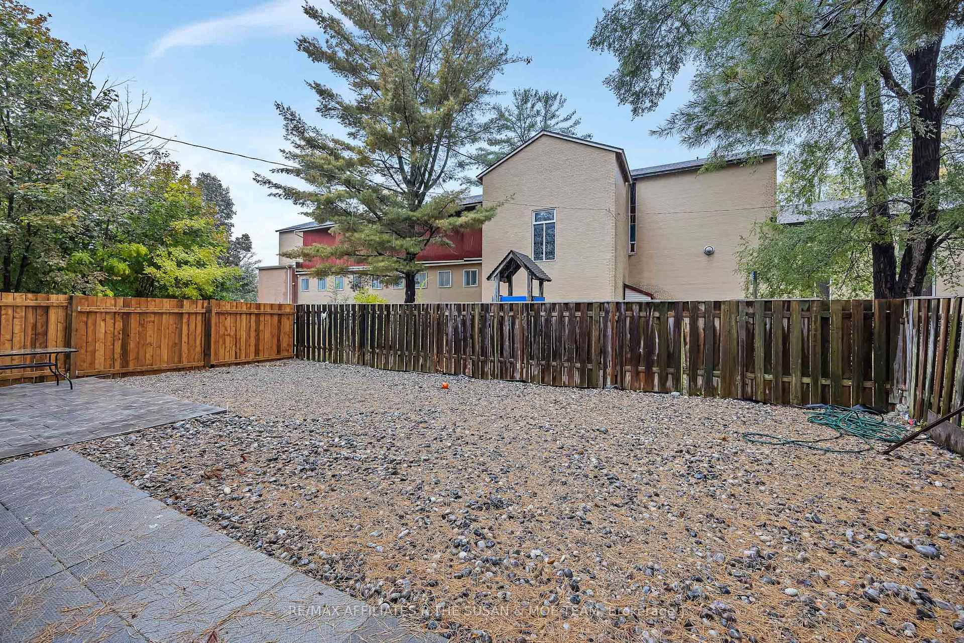 Photo 21 of 2131 Neepawa Avenue, Ottawa, Carlingwood — HOMEH