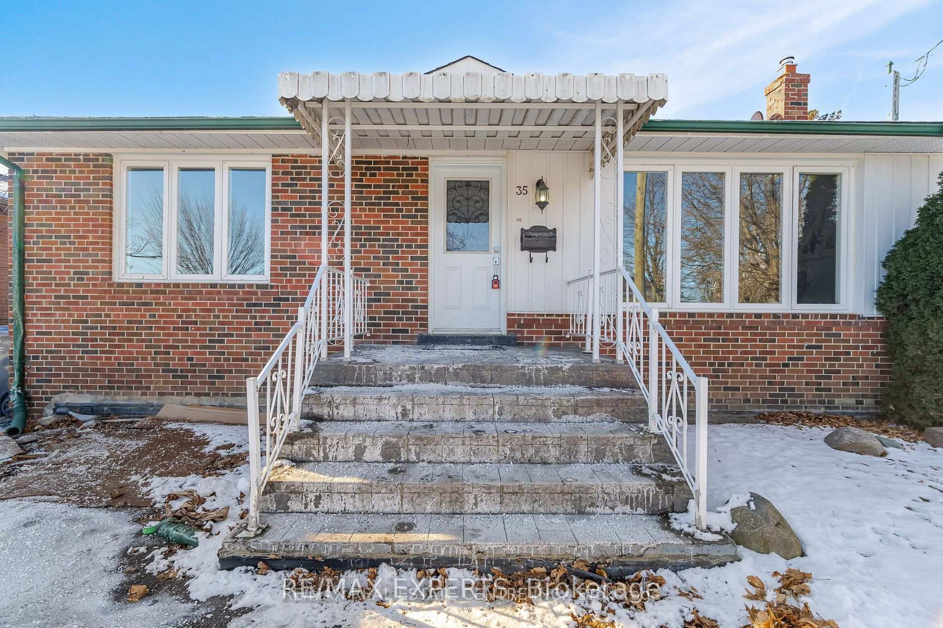 Photo 2 of 35 Edgemont Drive, Brampton, Brampton North — HOMEH