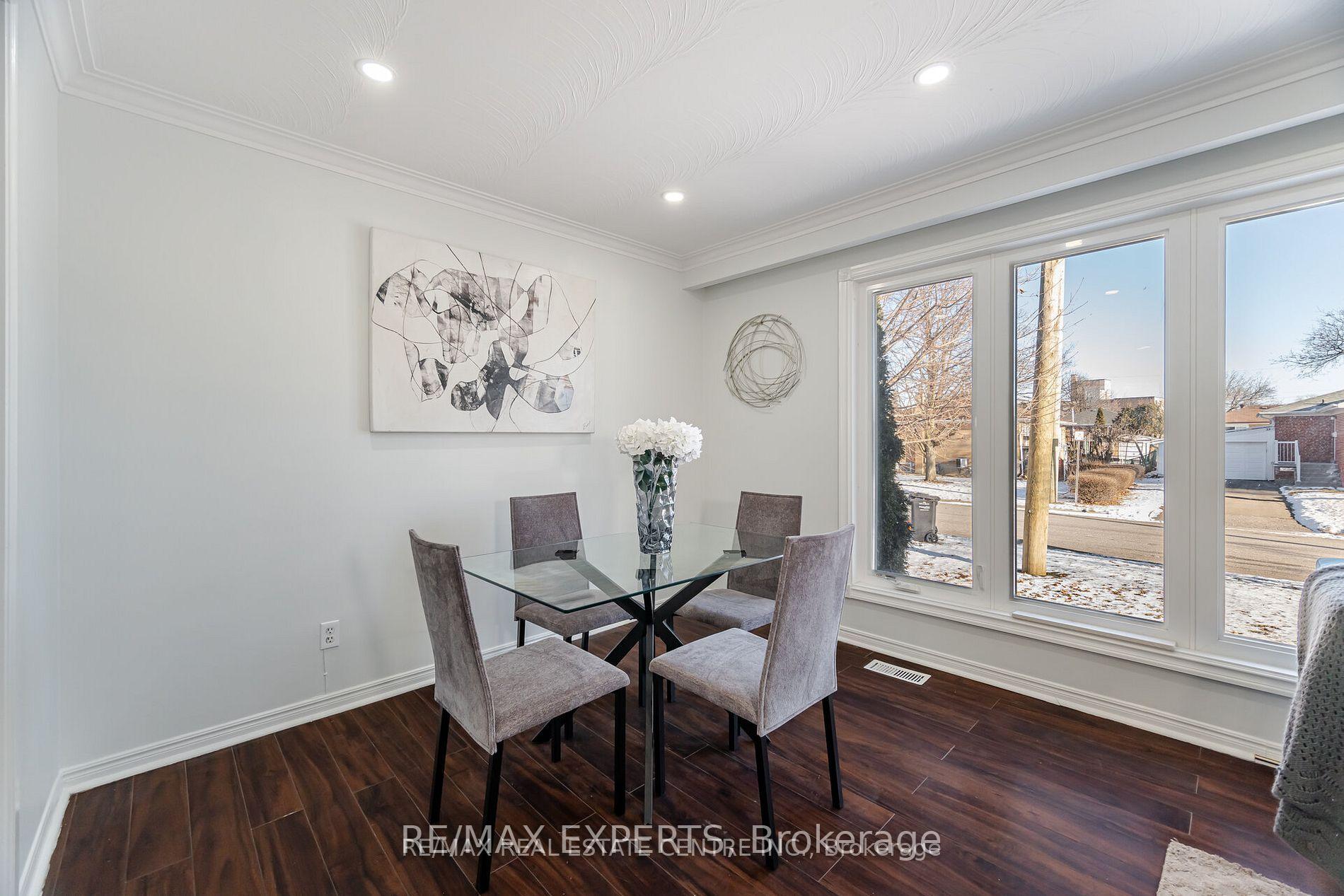 Photo 9 of 35 Edgemont Drive, Brampton, Brampton North — HOMEH