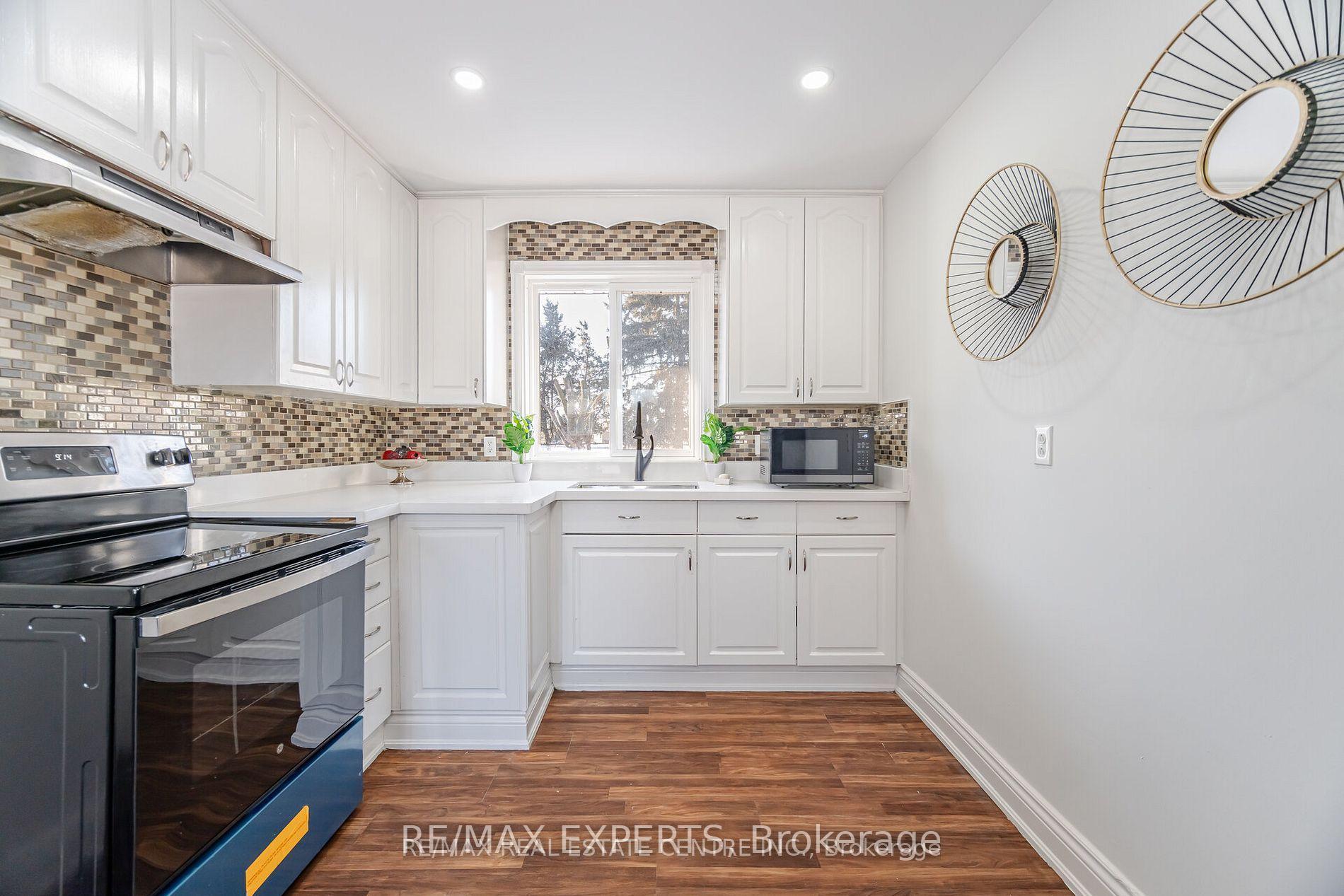 Photo 12 of 35 Edgemont Drive, Brampton, Brampton North — HOMEH
