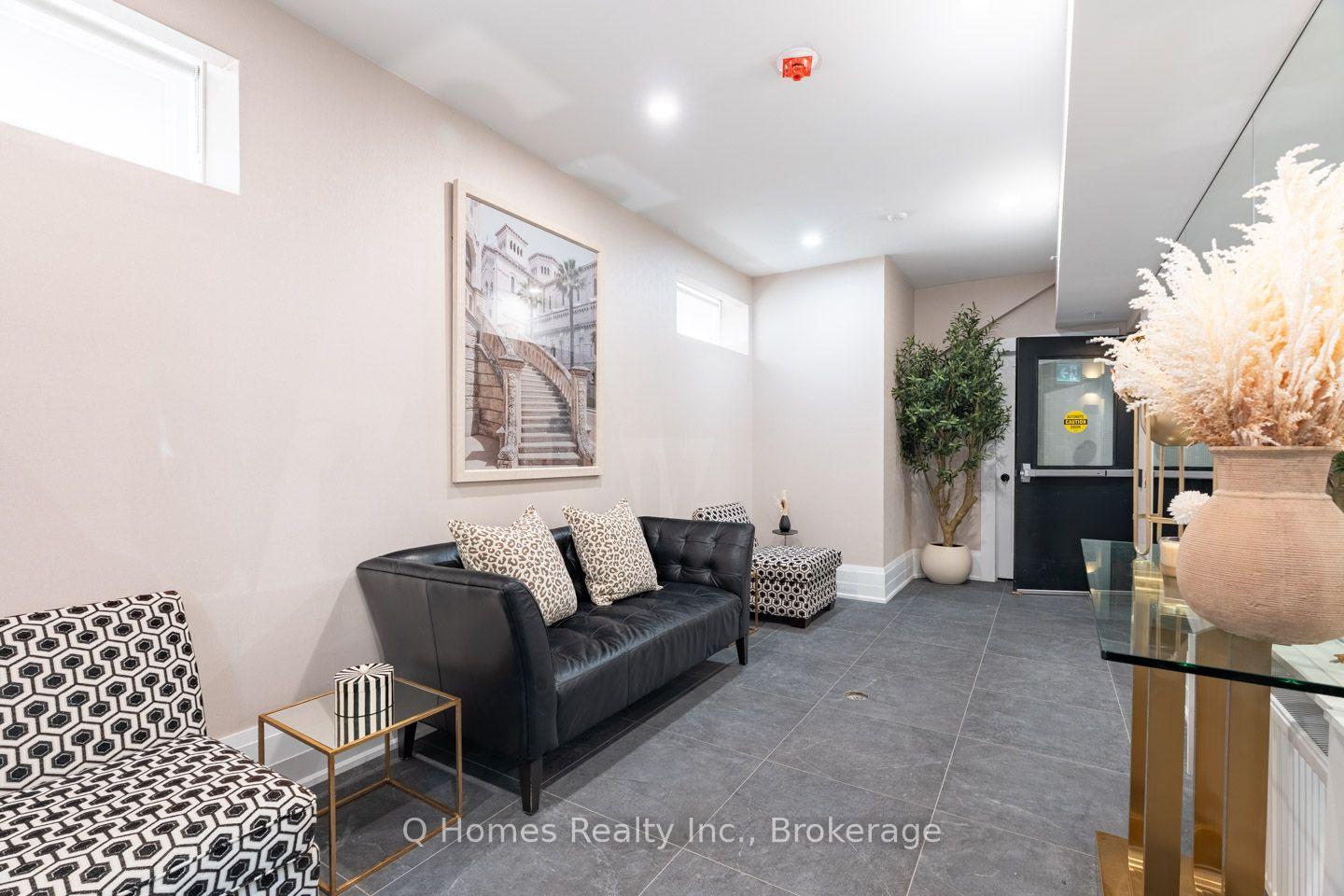 Photo 5 of Unit 002, 1725 Bathurst Street, Toronto, Forest Hill South — HOMEH