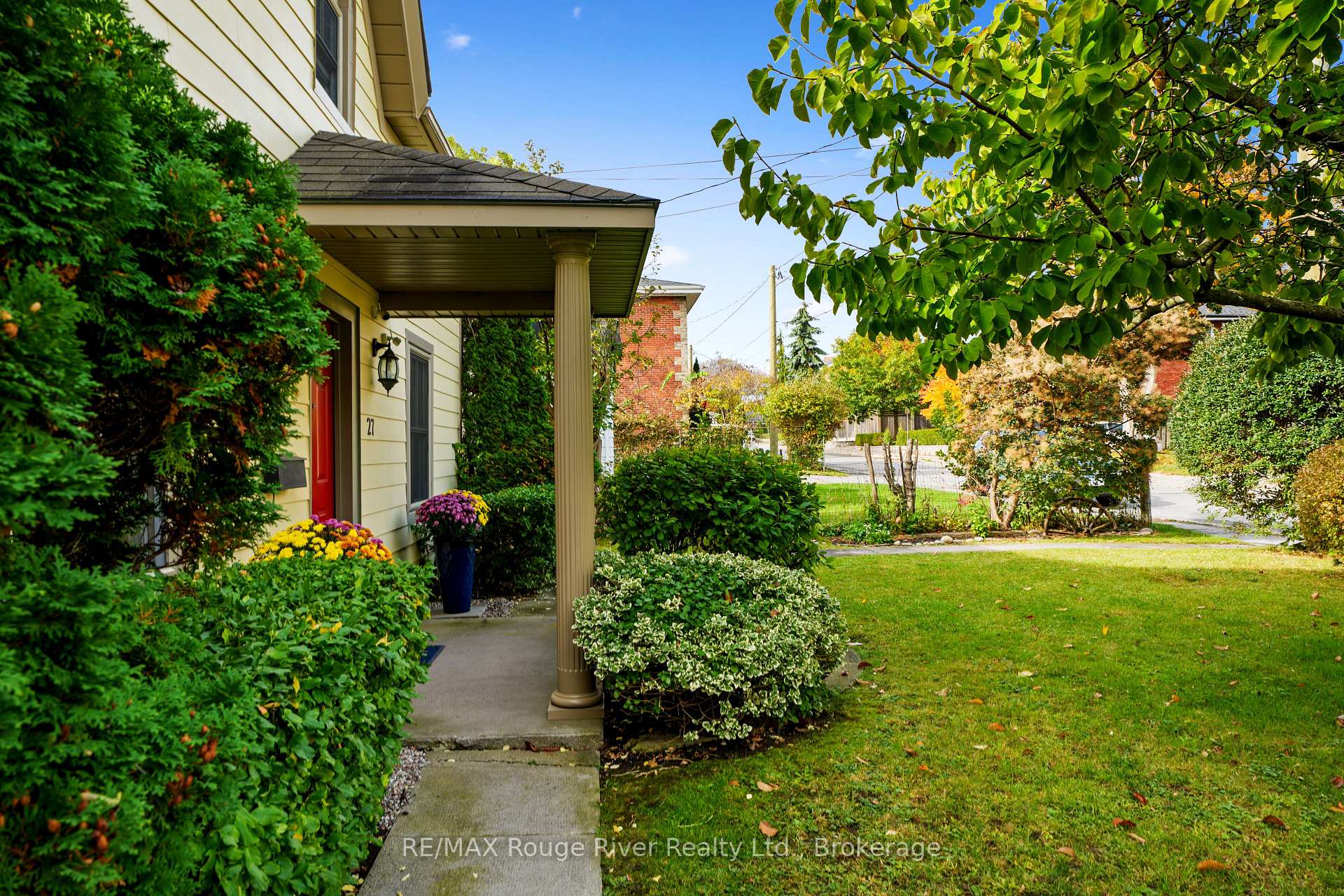 Photo 2 of 27 Buck Street, Cobourg — HOMEH