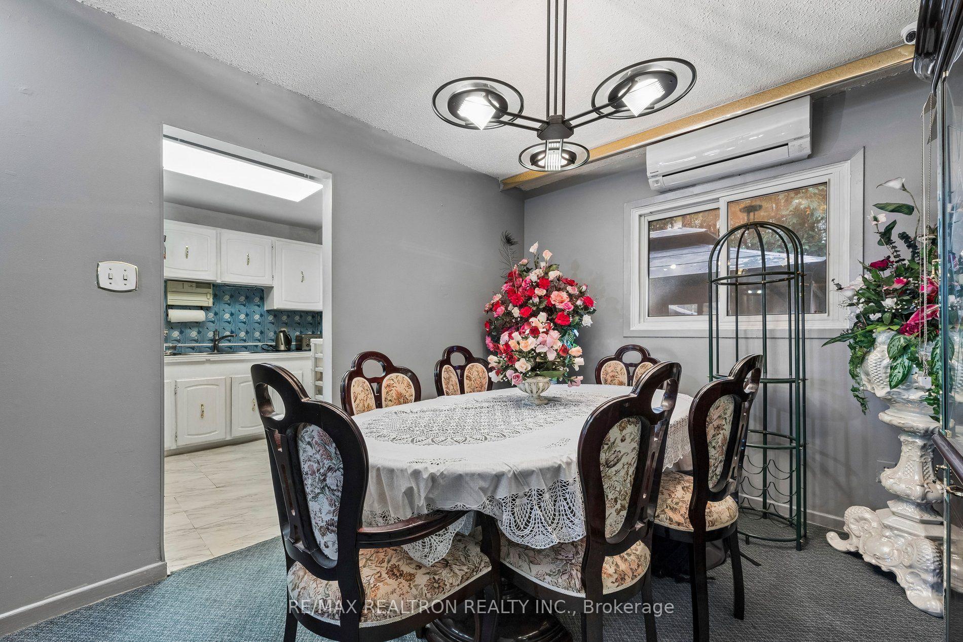 Photo 5 of Unit 49, 9 Lime Tree Way, North York, Westminster-Branson — HOMEH