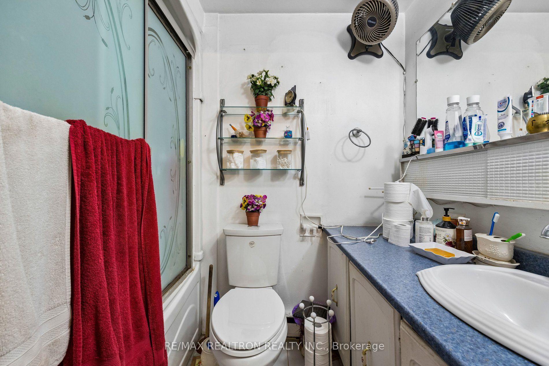 Photo 13 of Unit 49, 9 Lime Tree Way, North York, Westminster-Branson — HOMEH