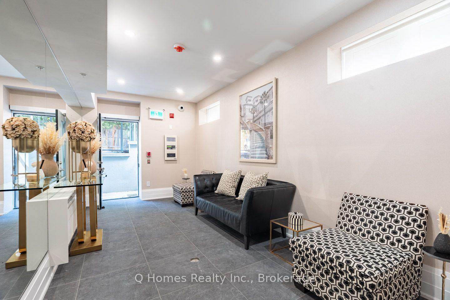 Photo 4 of Unit 001, 1725 Bathurst Street, Toronto, Forest Hill South — HOMEH