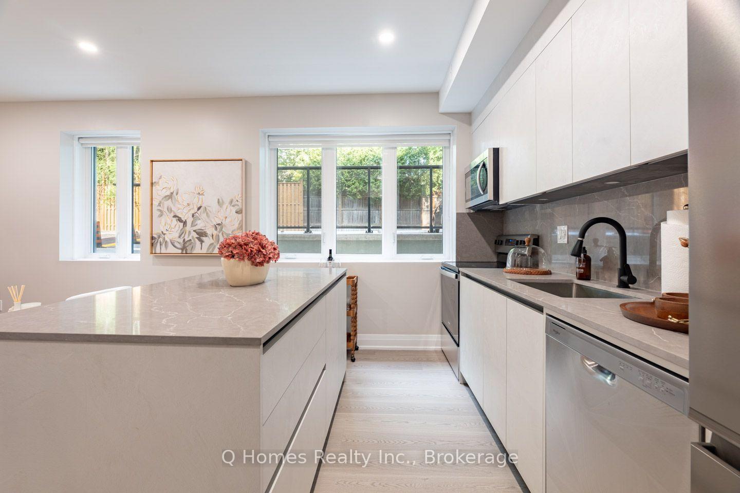 Photo 10 of Unit 001, 1725 Bathurst Street, Toronto, Forest Hill South — HOMEH
