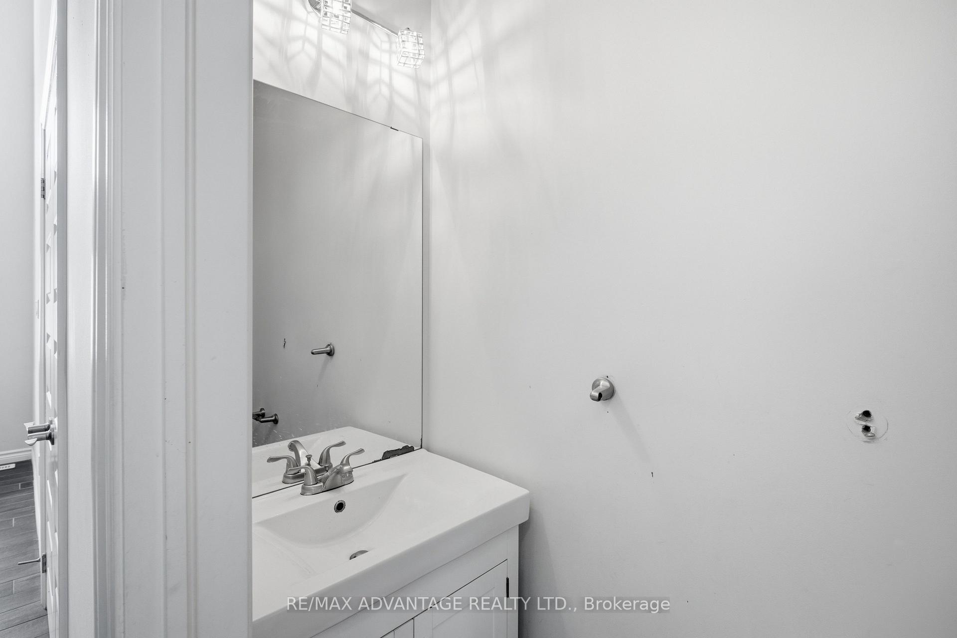 Photo 4 of 3091 Tokala Trail, London, North S — HOMEH