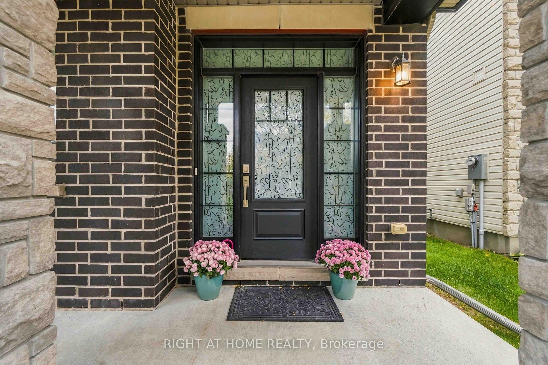 Photo 3 of 35 Hawks Landing Crescent, Ottawa, Stittsville (North) — HOMEH