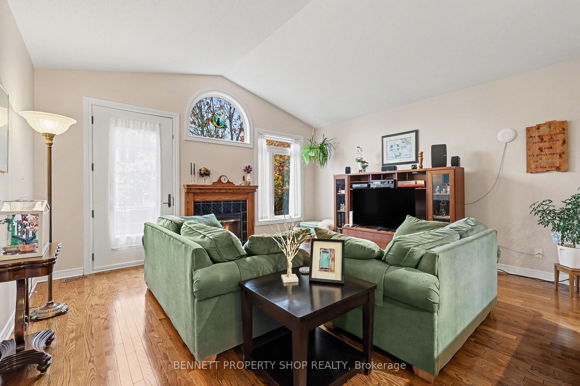 Photo 5 of 2 Thunderbird Crescent, Ottawa, Kanata - Bridlewood — HOMEH