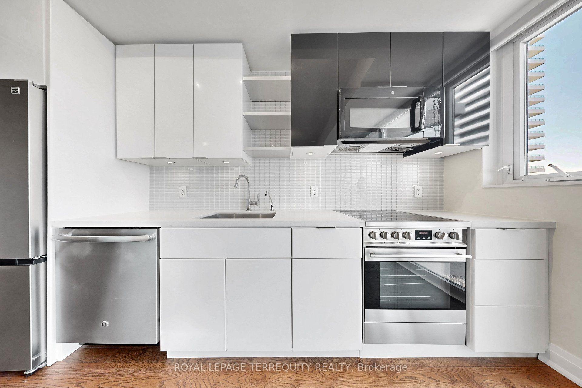 Photo 8 of Unit 3111, 33 Shore Breeze Drive, Etobicoke, Mimico — HOMEH