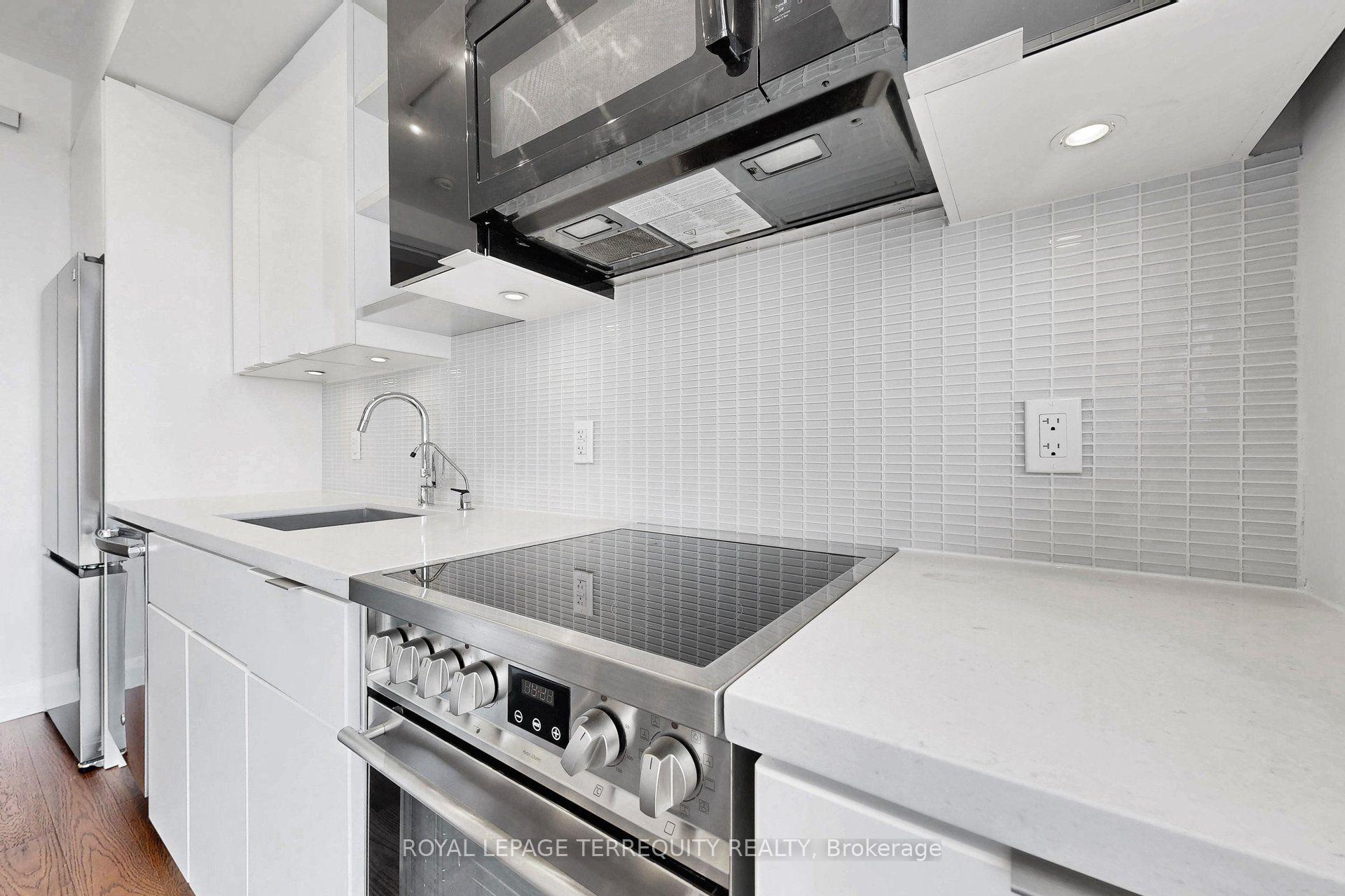 Photo 9 of Unit 3111, 33 Shore Breeze Drive, Etobicoke, Mimico — HOMEH
