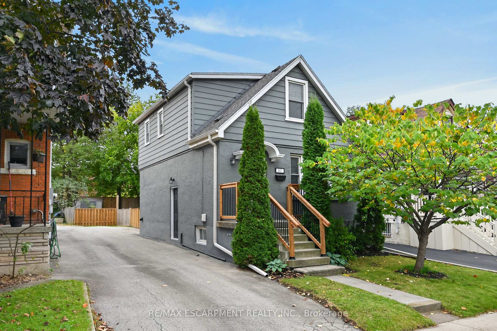 Photo 2 of 247 Homewood Avenue, Hamilton, Kirkendall — HOMEH