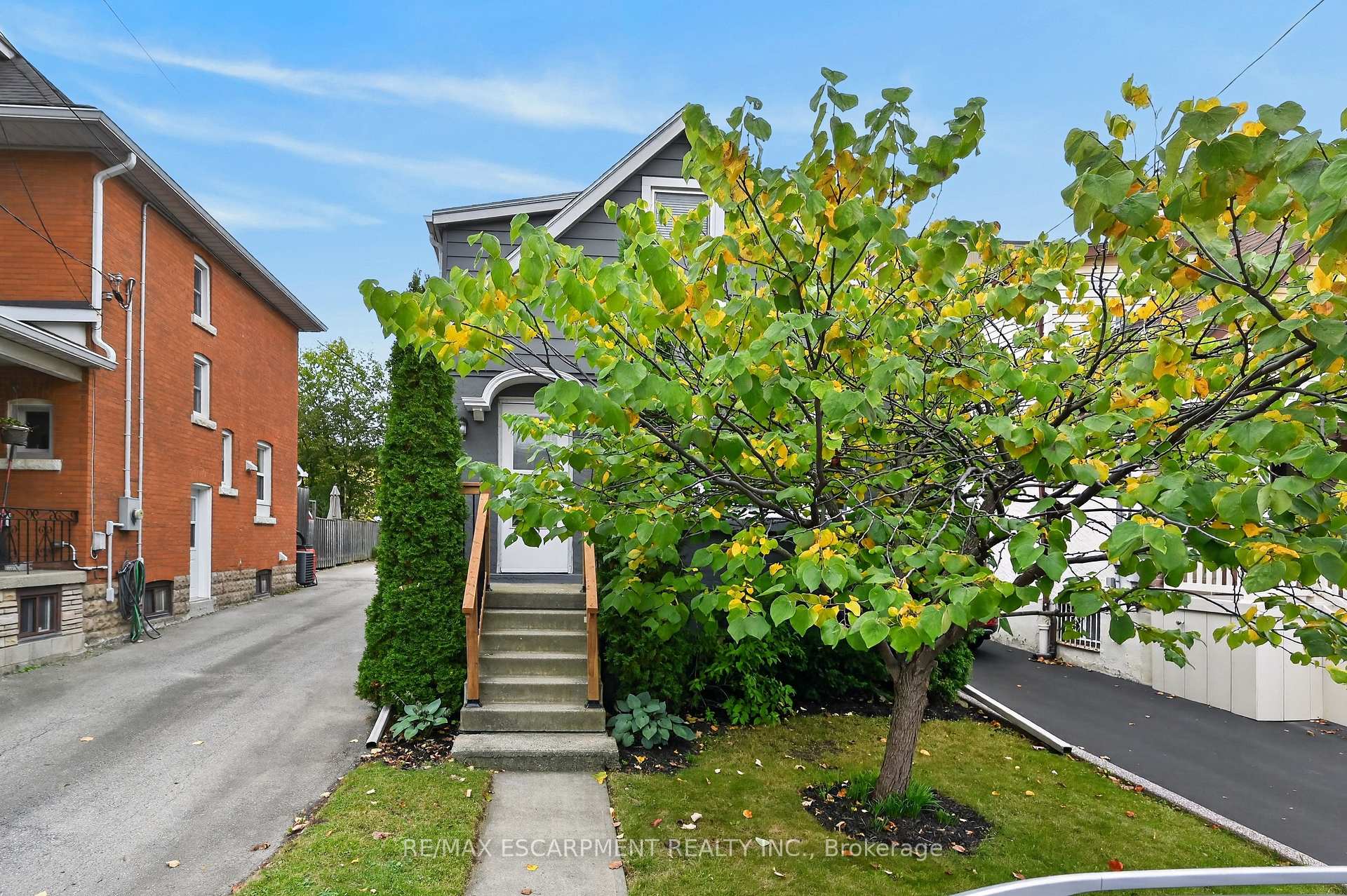 Photo 3 of 247 Homewood Avenue, Hamilton, Kirkendall — HOMEH
