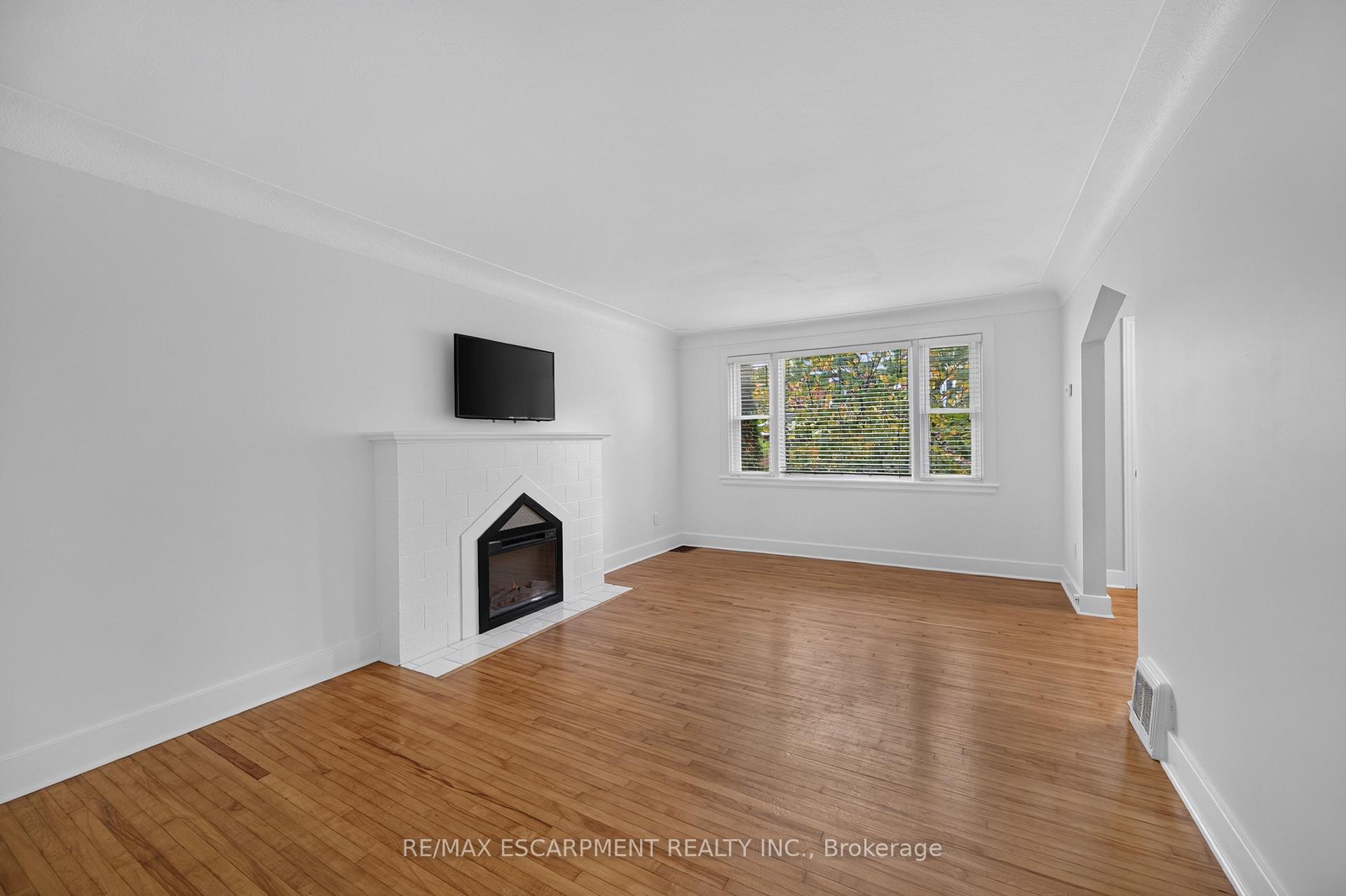 Photo 8 of 247 Homewood Avenue, Hamilton, Kirkendall — HOMEH