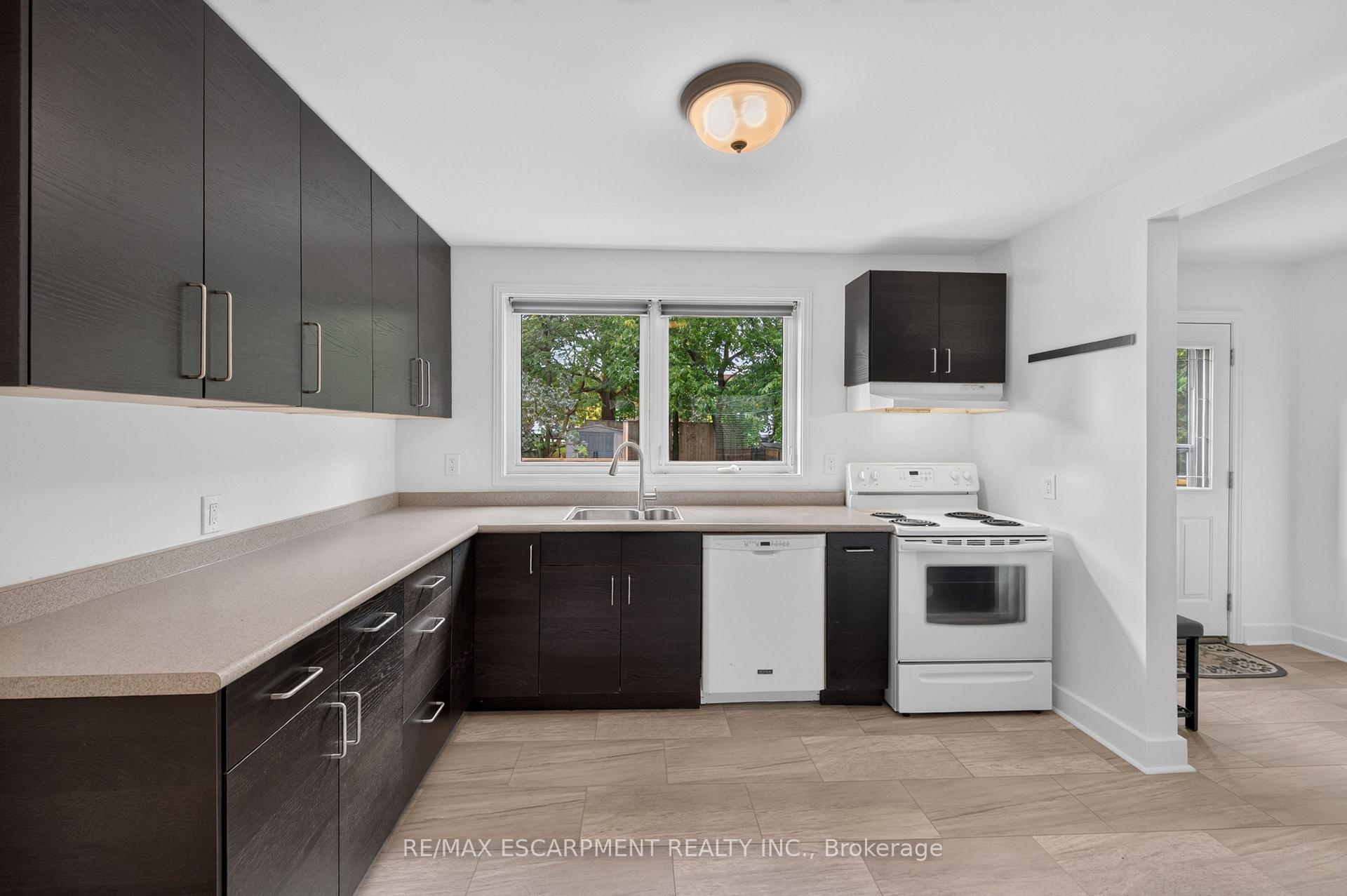 Photo 10 of 247 Homewood Avenue, Hamilton, Kirkendall — HOMEH