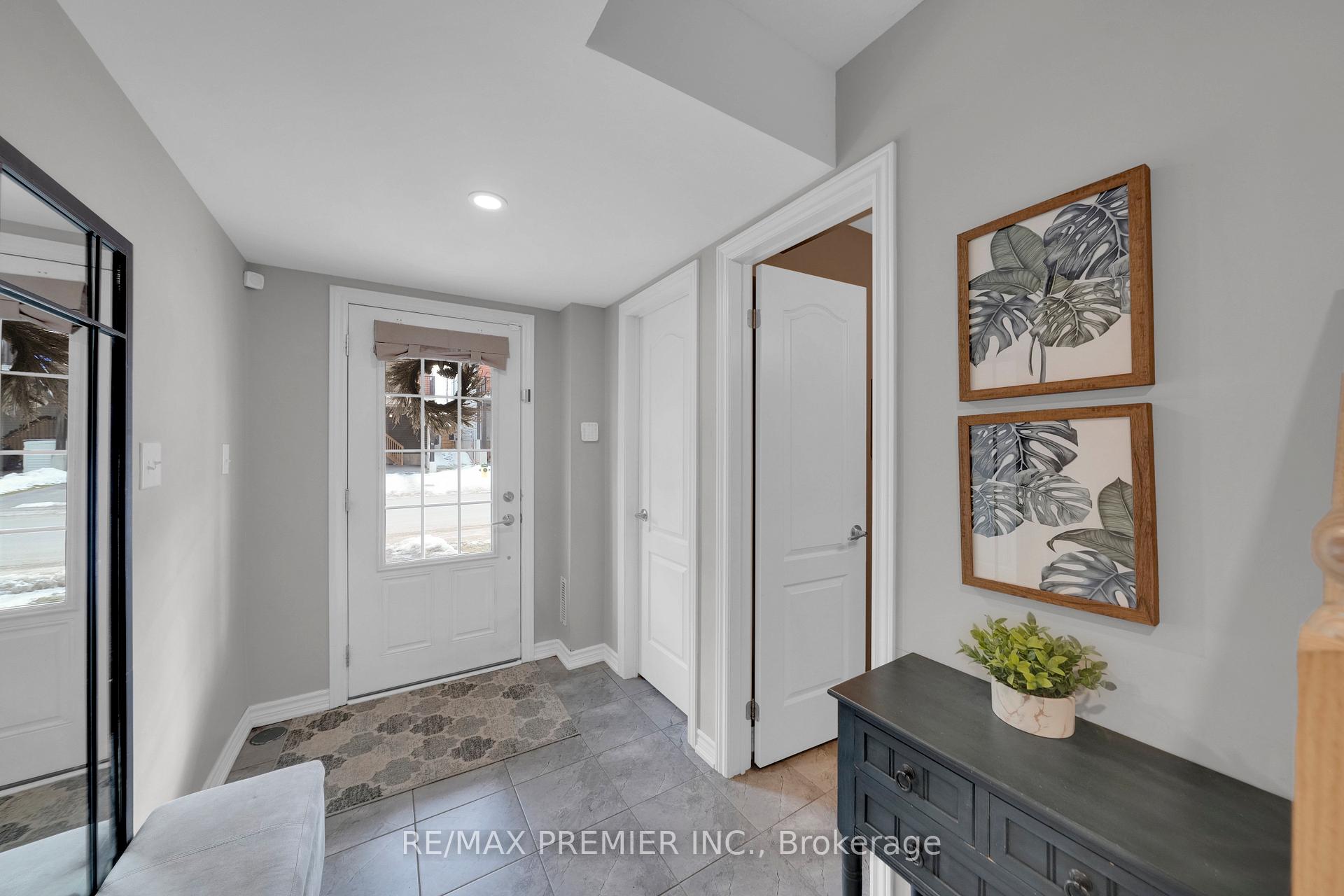 Photo 2 of 48 Andean Lane, Barrie, Rural Barrie Southwest — HOMEH