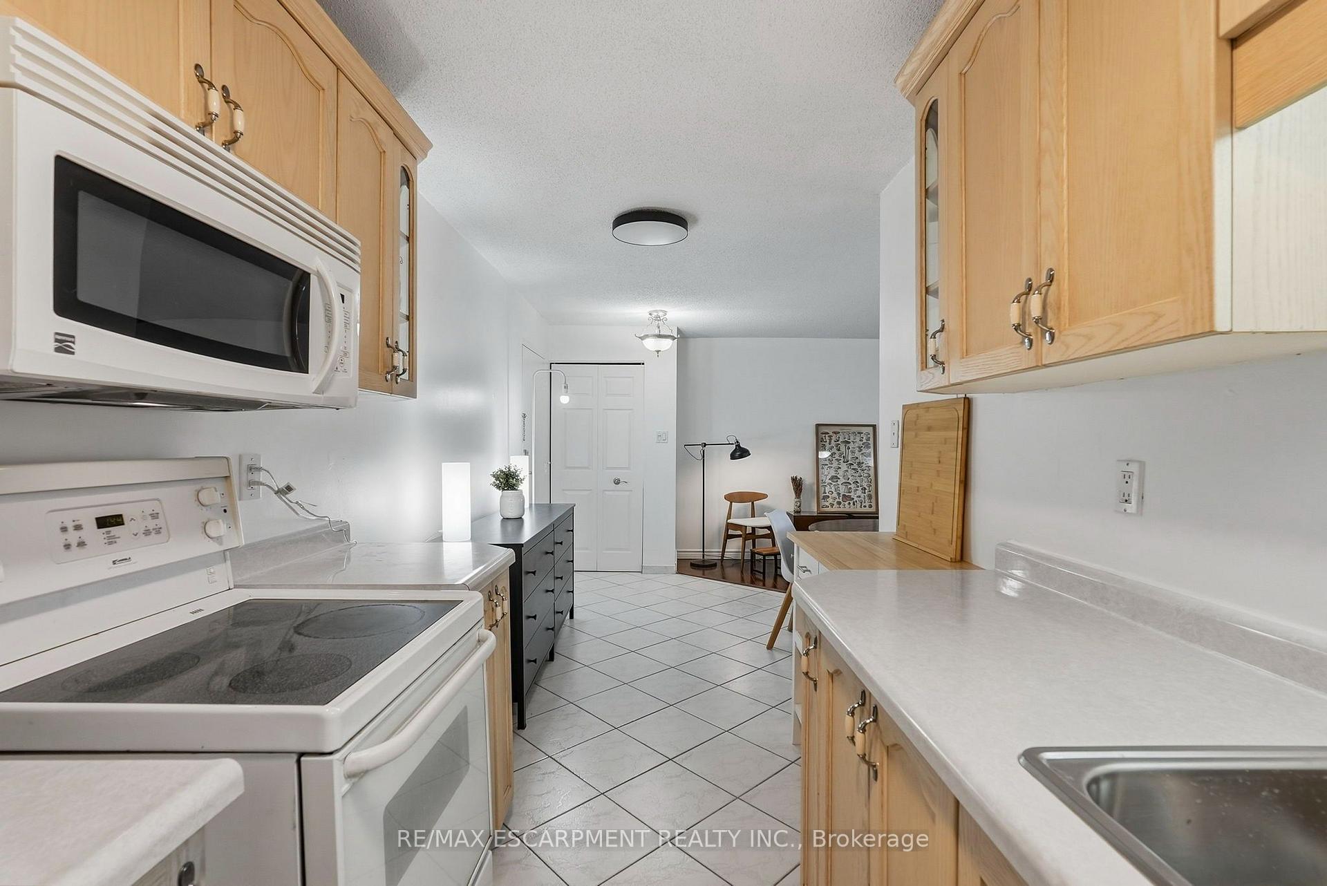 Photo 4 of Unit 207, 893 Concession Street, Hamilton, Raleigh — HOMEH