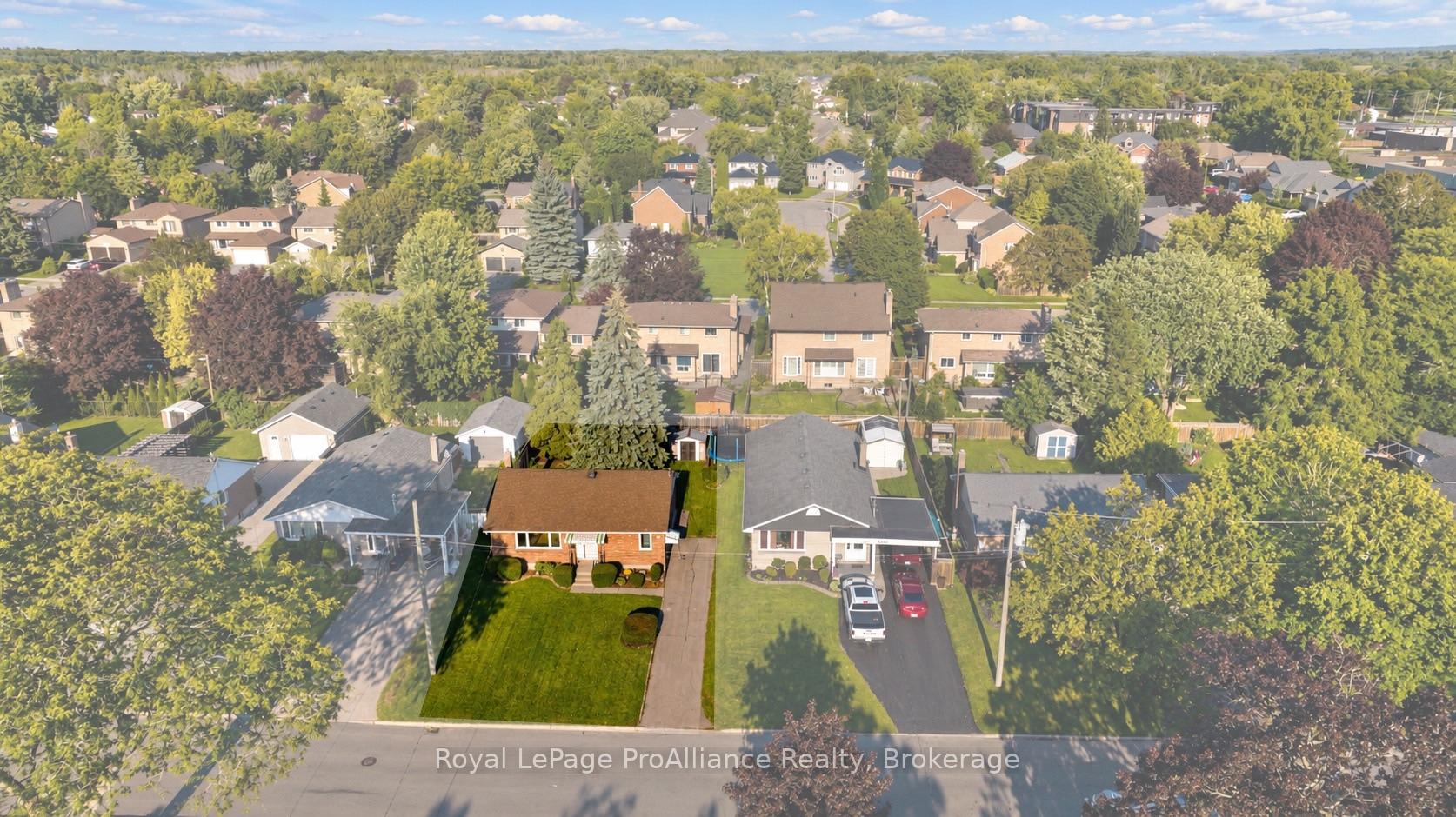 Photo 2 of 64 Elizabeth Crescent, Belleville, Belleville Ward — HOMEH