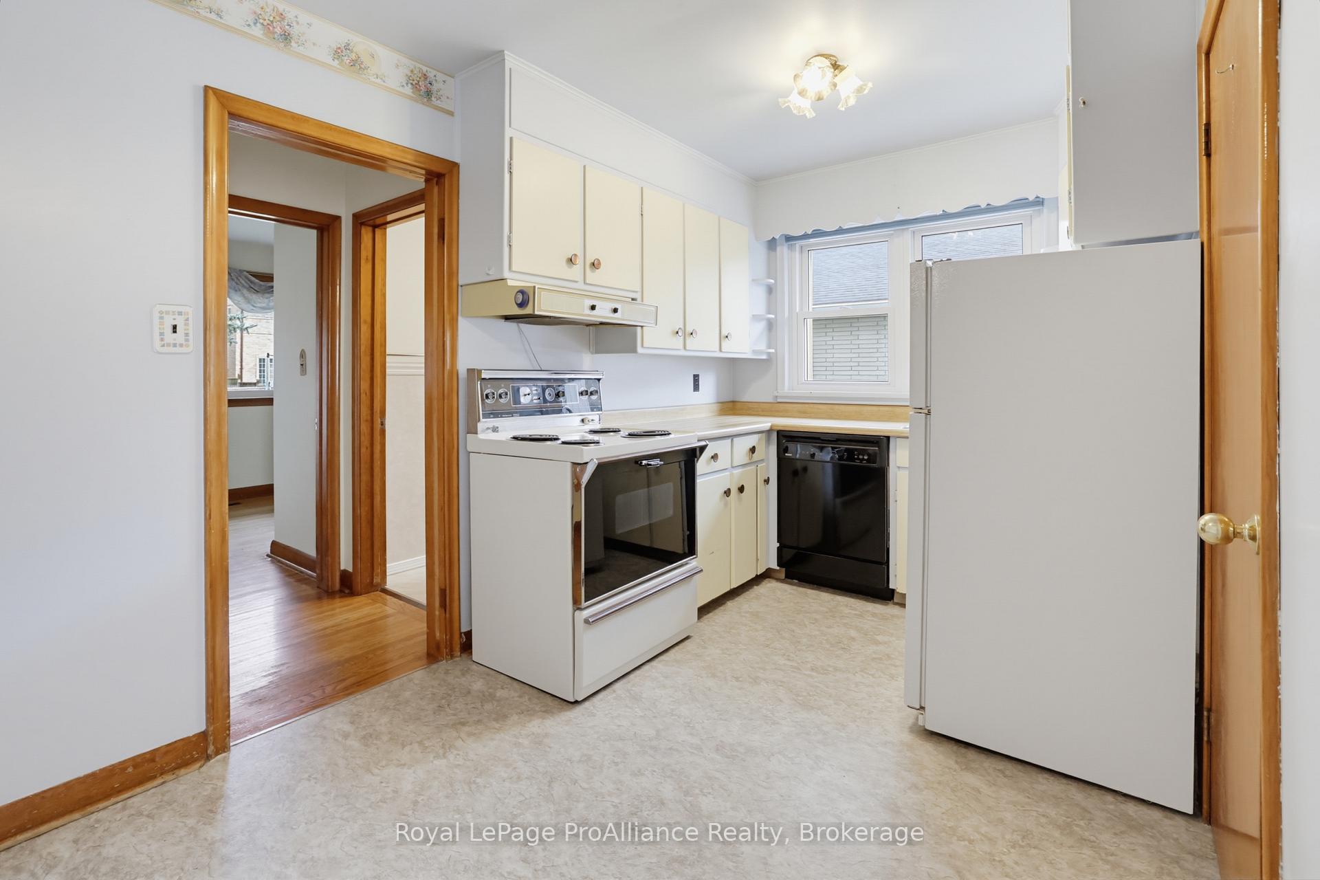 Photo 20 of 64 Elizabeth Crescent, Belleville, Belleville Ward — HOMEH