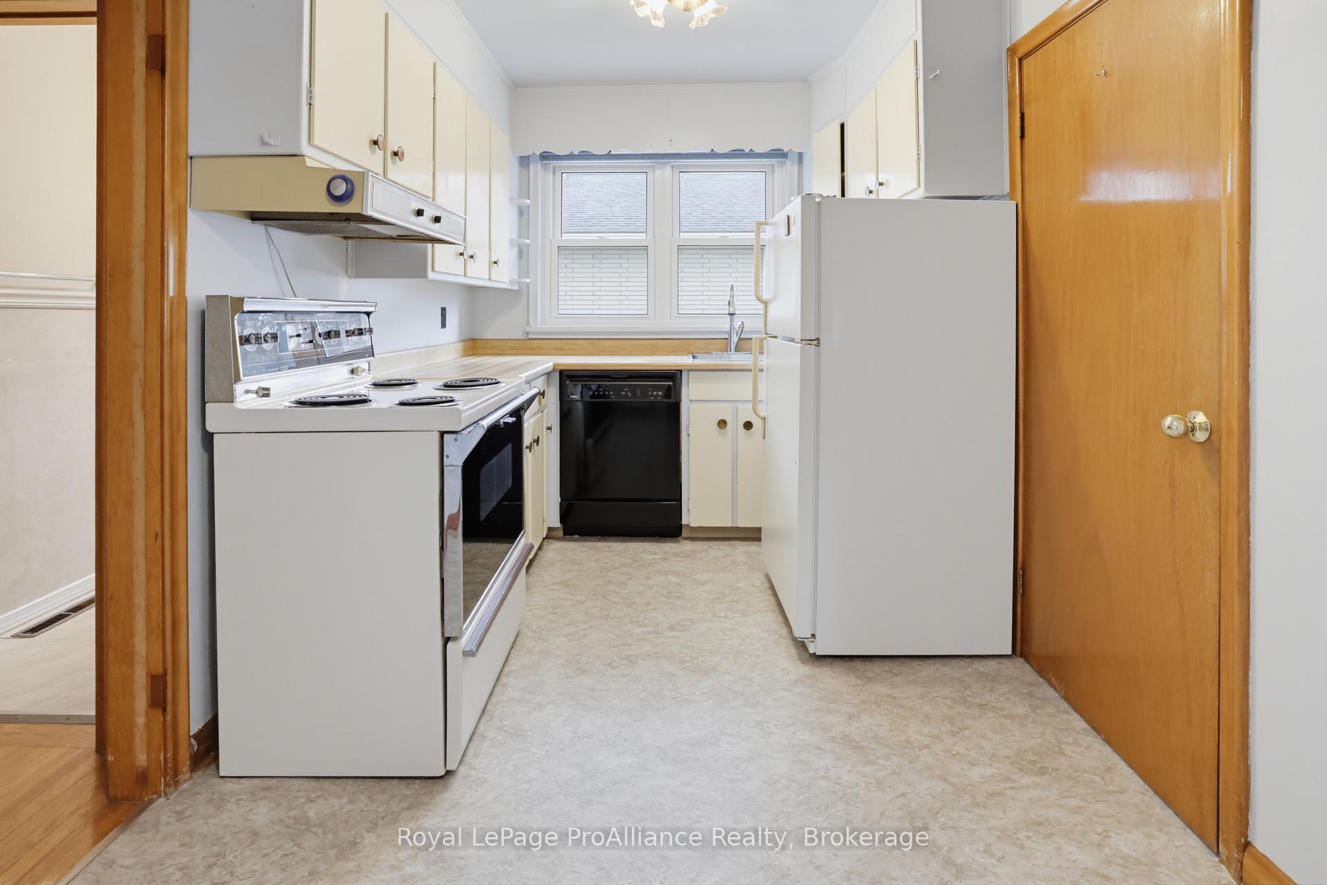 Photo 21 of 64 Elizabeth Crescent, Belleville, Belleville Ward — HOMEH