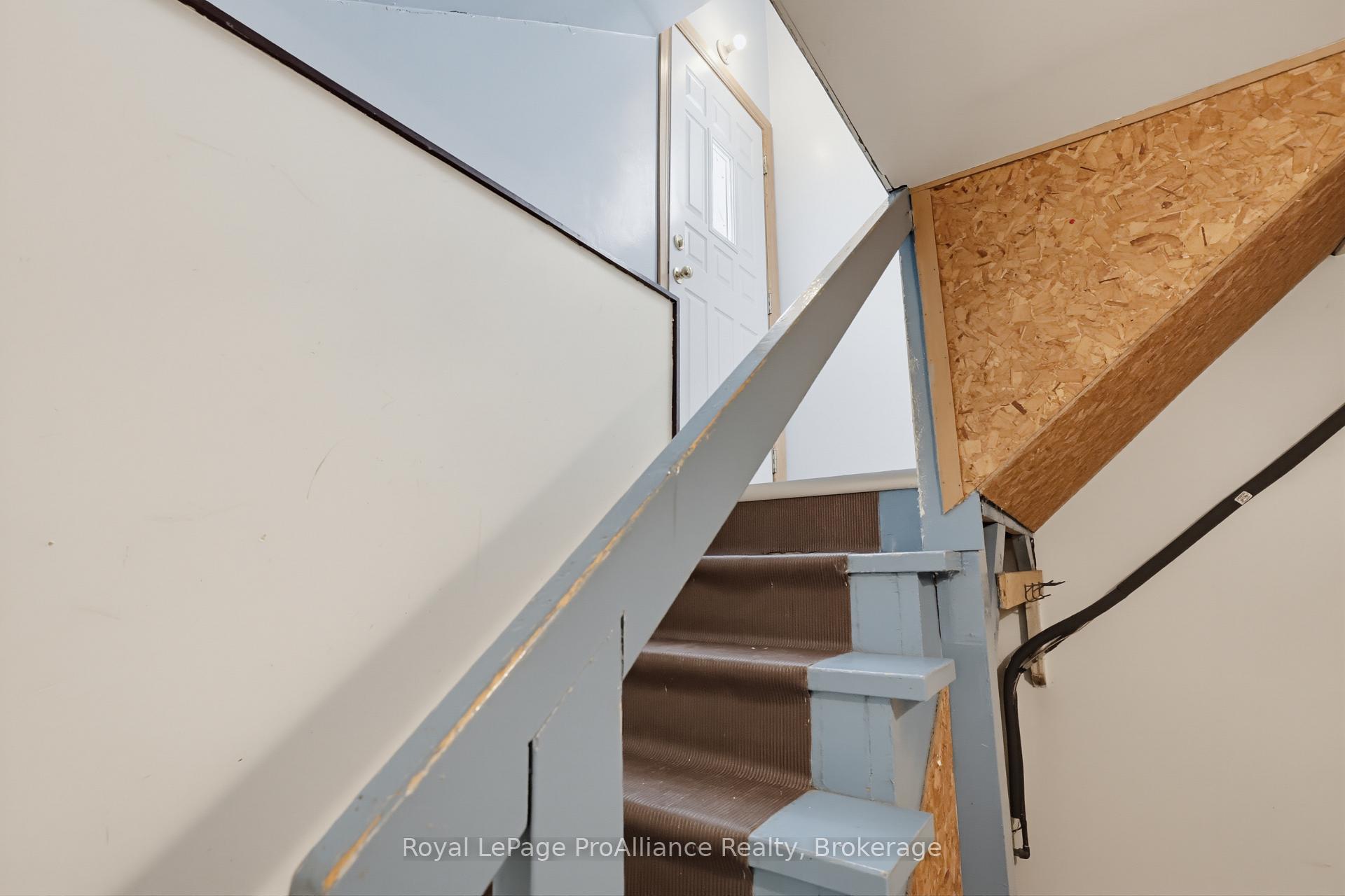 Photo 24 of 64 Elizabeth Crescent, Belleville, Belleville Ward — HOMEH