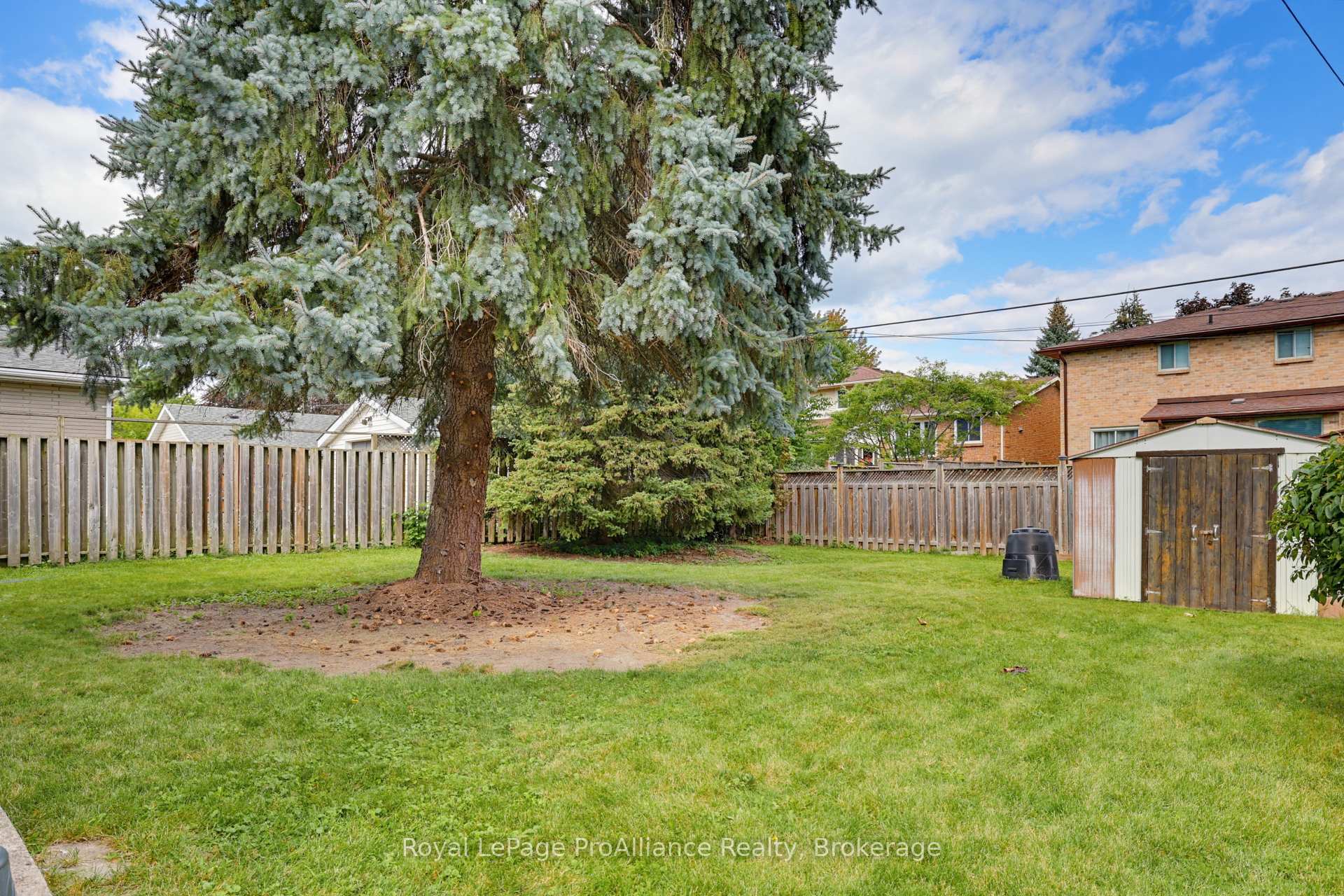 Photo 33 of 64 Elizabeth Crescent, Belleville, Belleville Ward — HOMEH