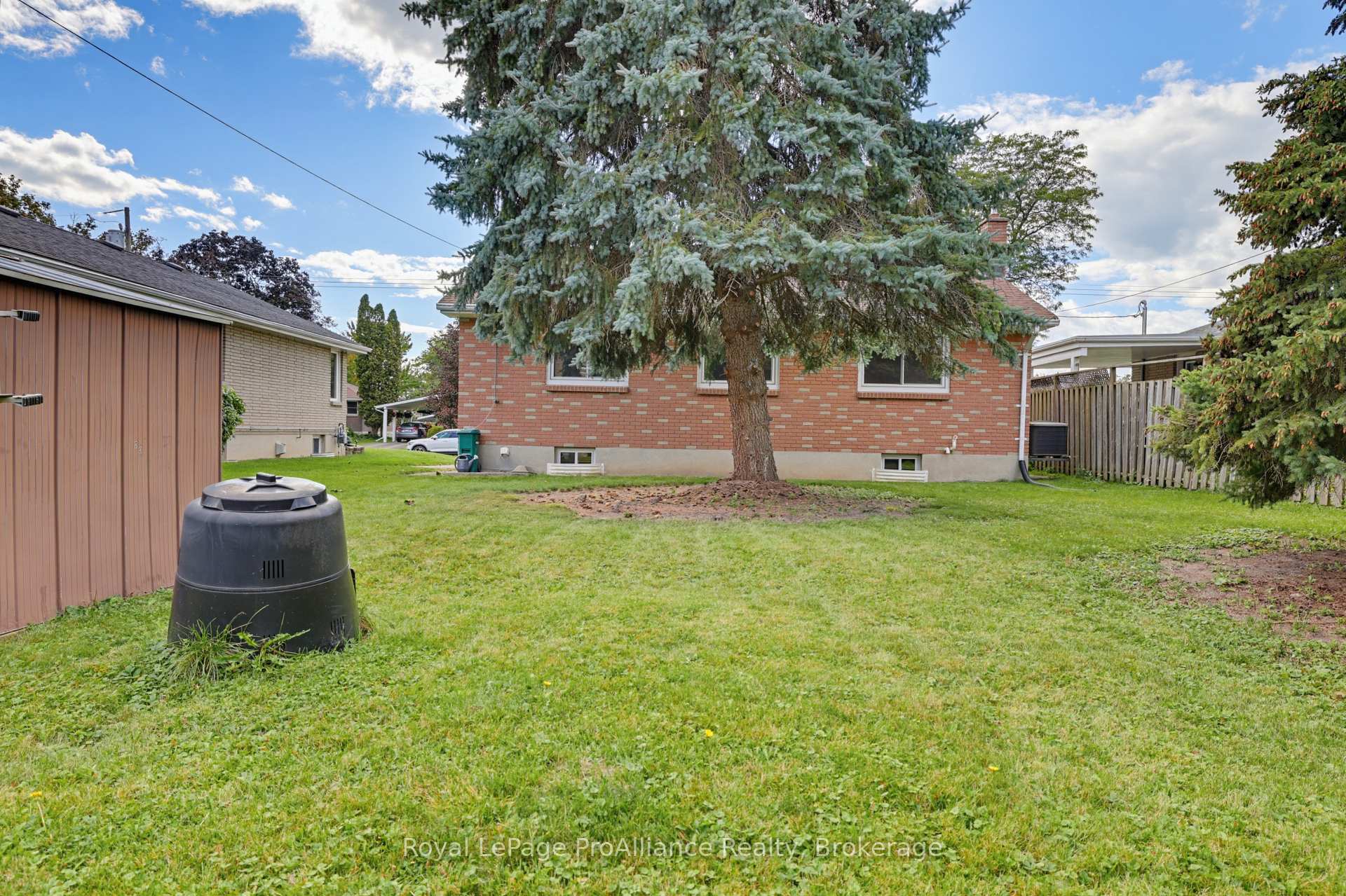 Photo 35 of 64 Elizabeth Crescent, Belleville, Belleville Ward — HOMEH